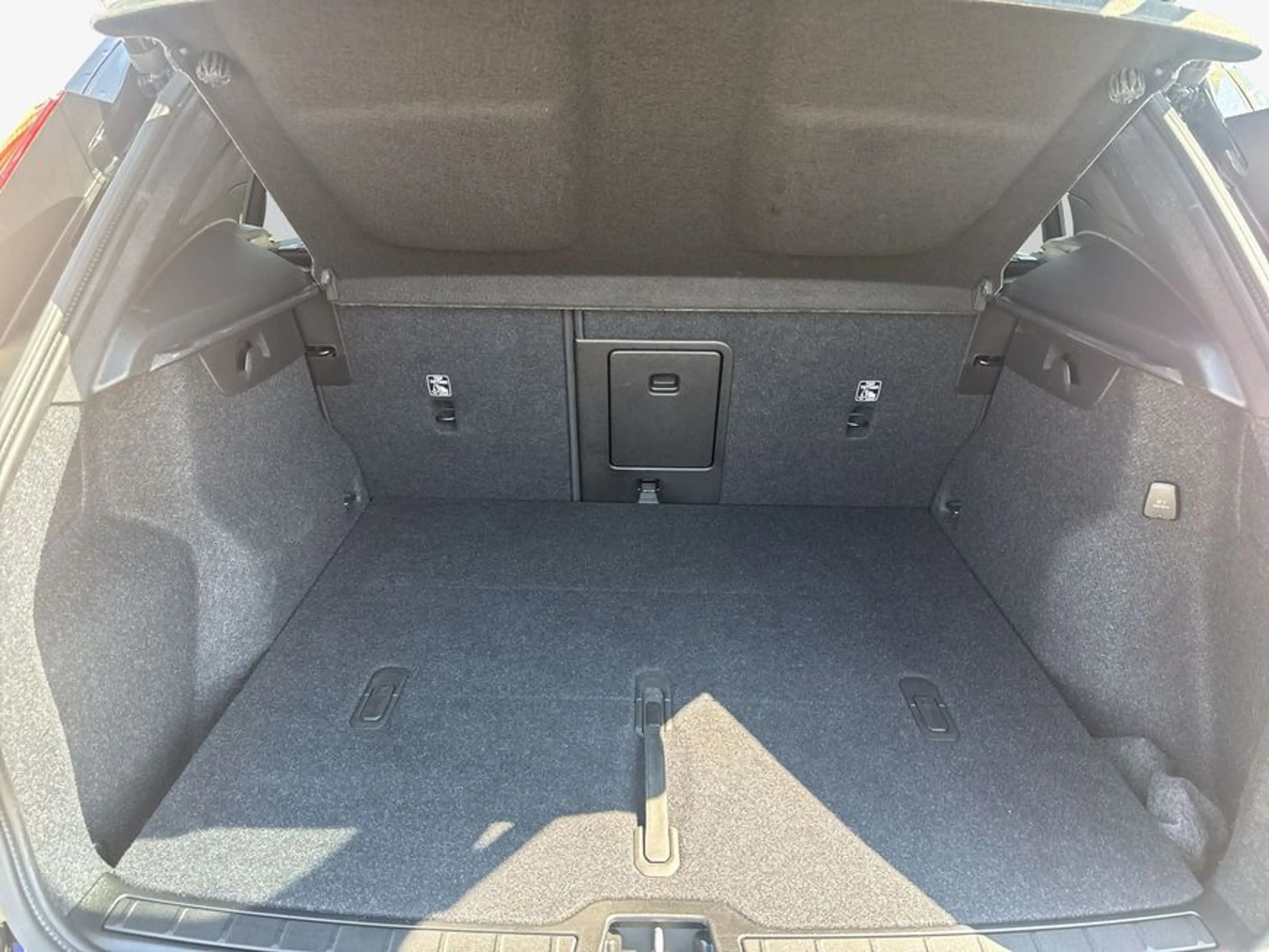 Volvo XC40 XC40 B3 B DKG Plus Black Edition — photo 8