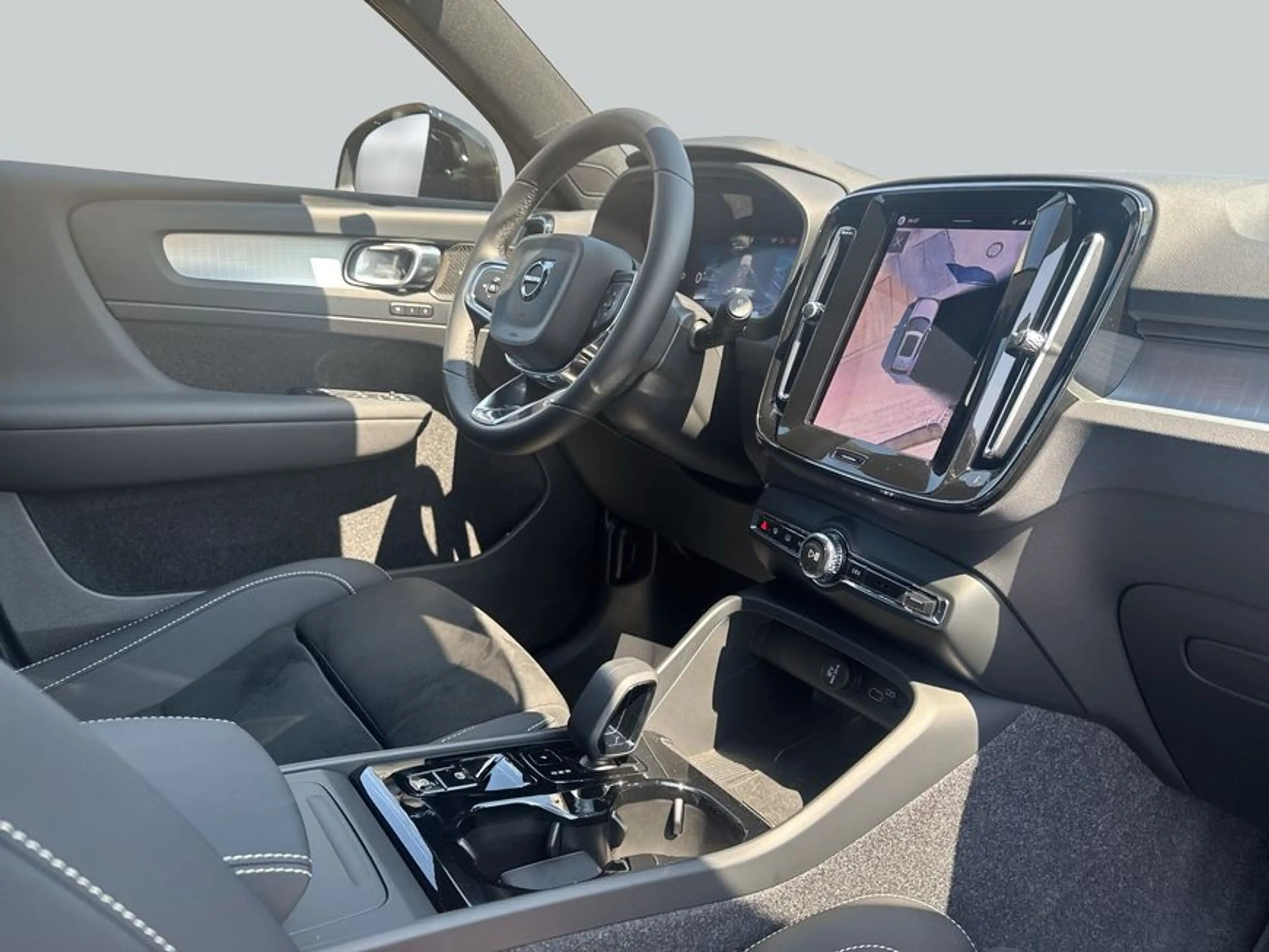 Volvo XC40 XC40 B3 B DKG Plus Black Edition — photo 15