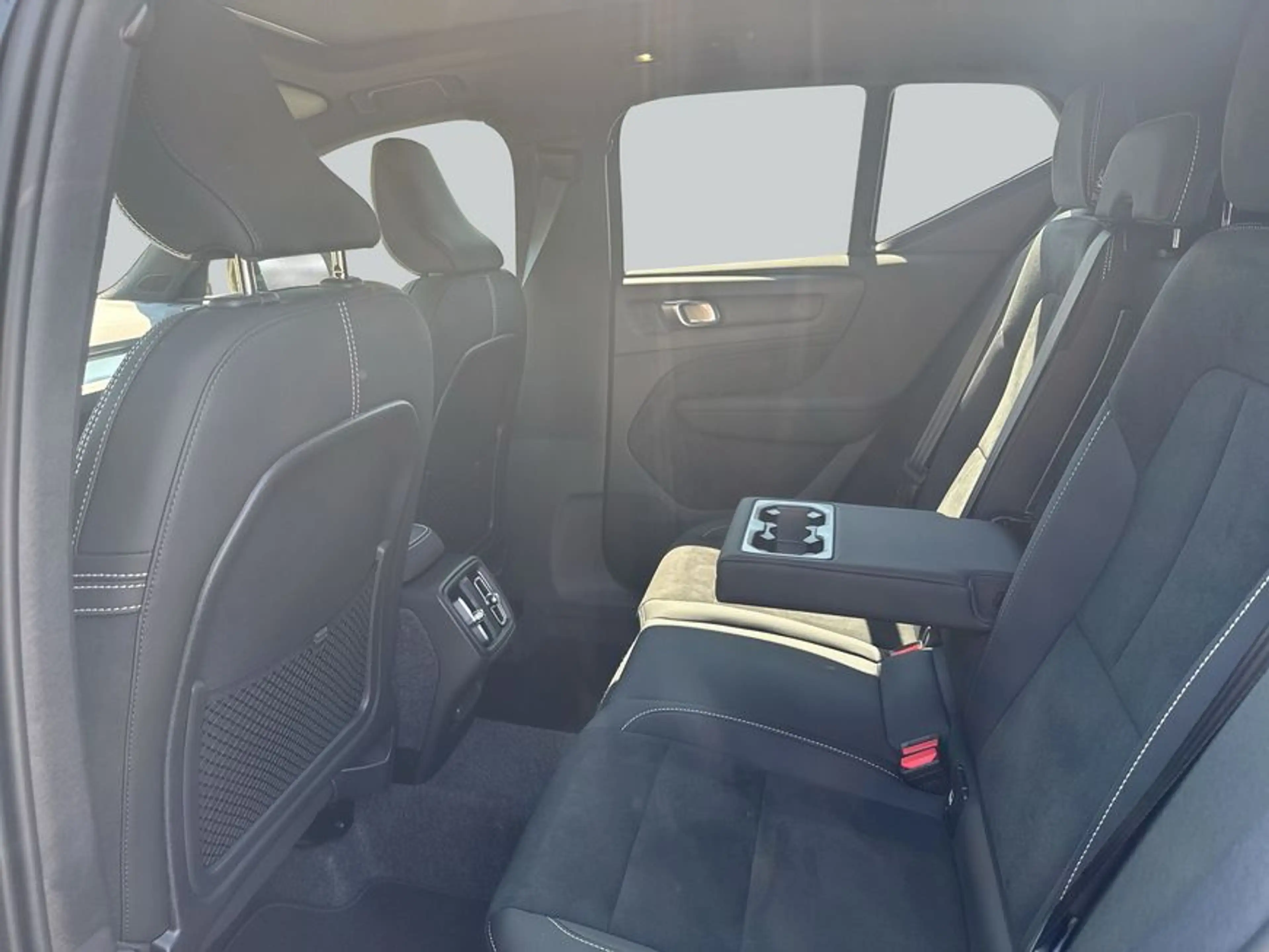 Volvo XC40 XC40 B3 B DKG Plus Black Edition — photo 11