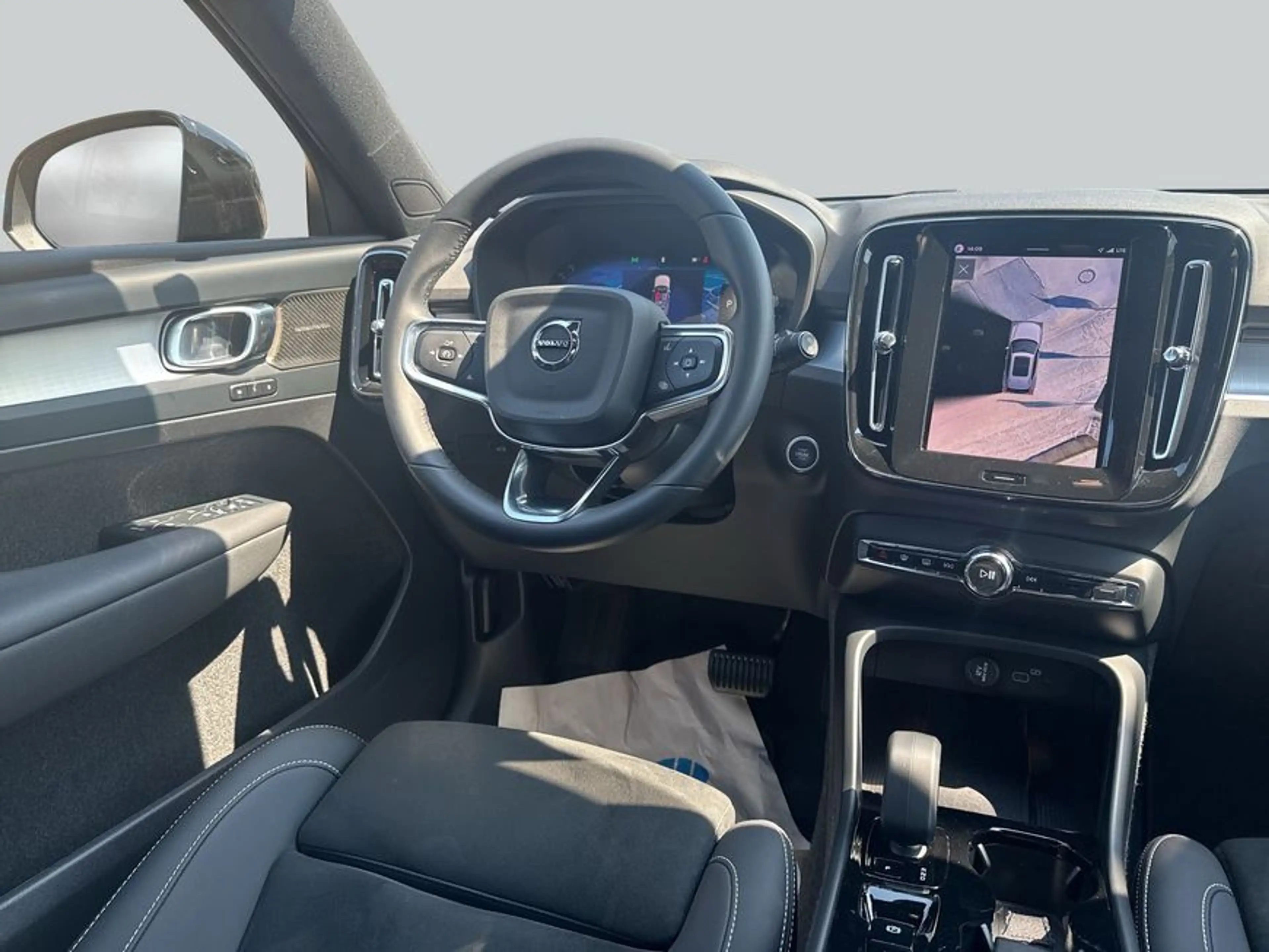 Volvo XC40 XC40 B3 B DKG Plus Black Edition — photo 14