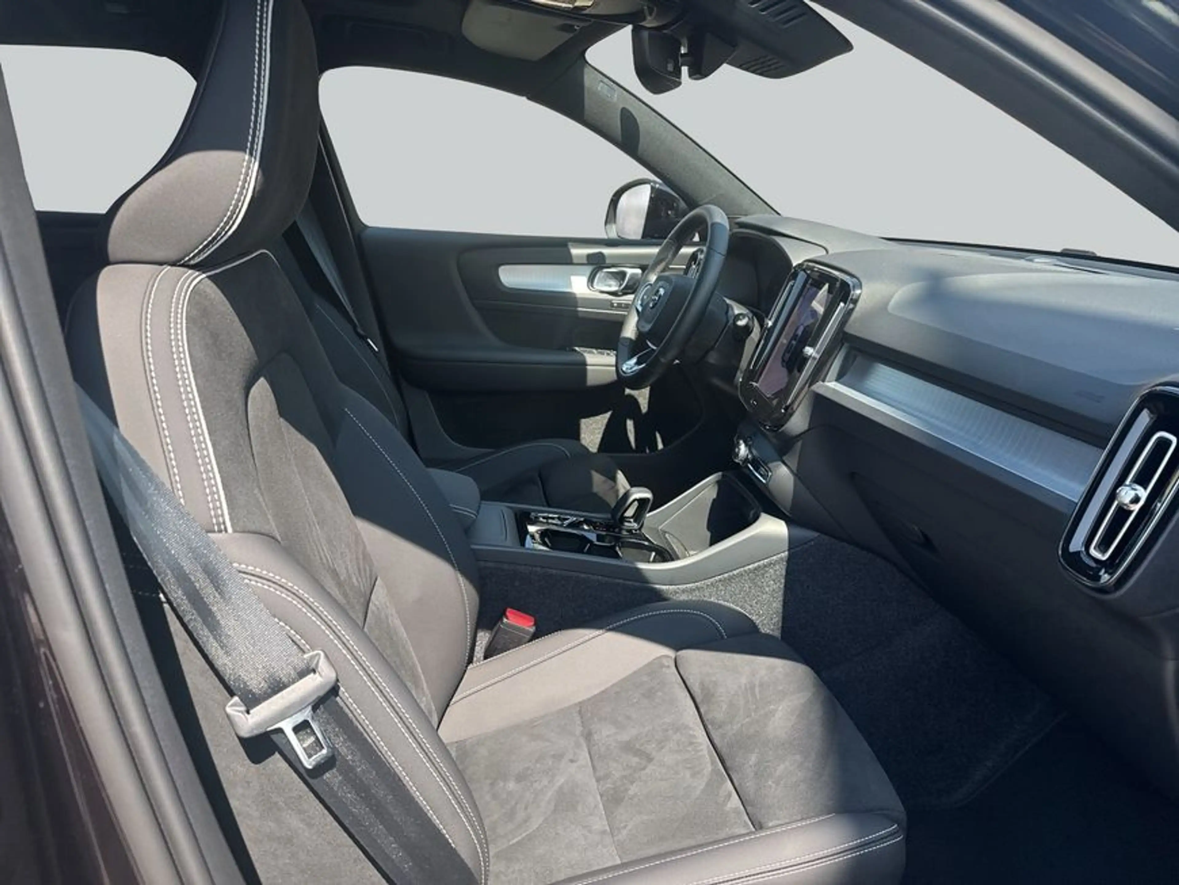 Volvo XC40 XC40 B3 B DKG Plus Black Edition — photo 12