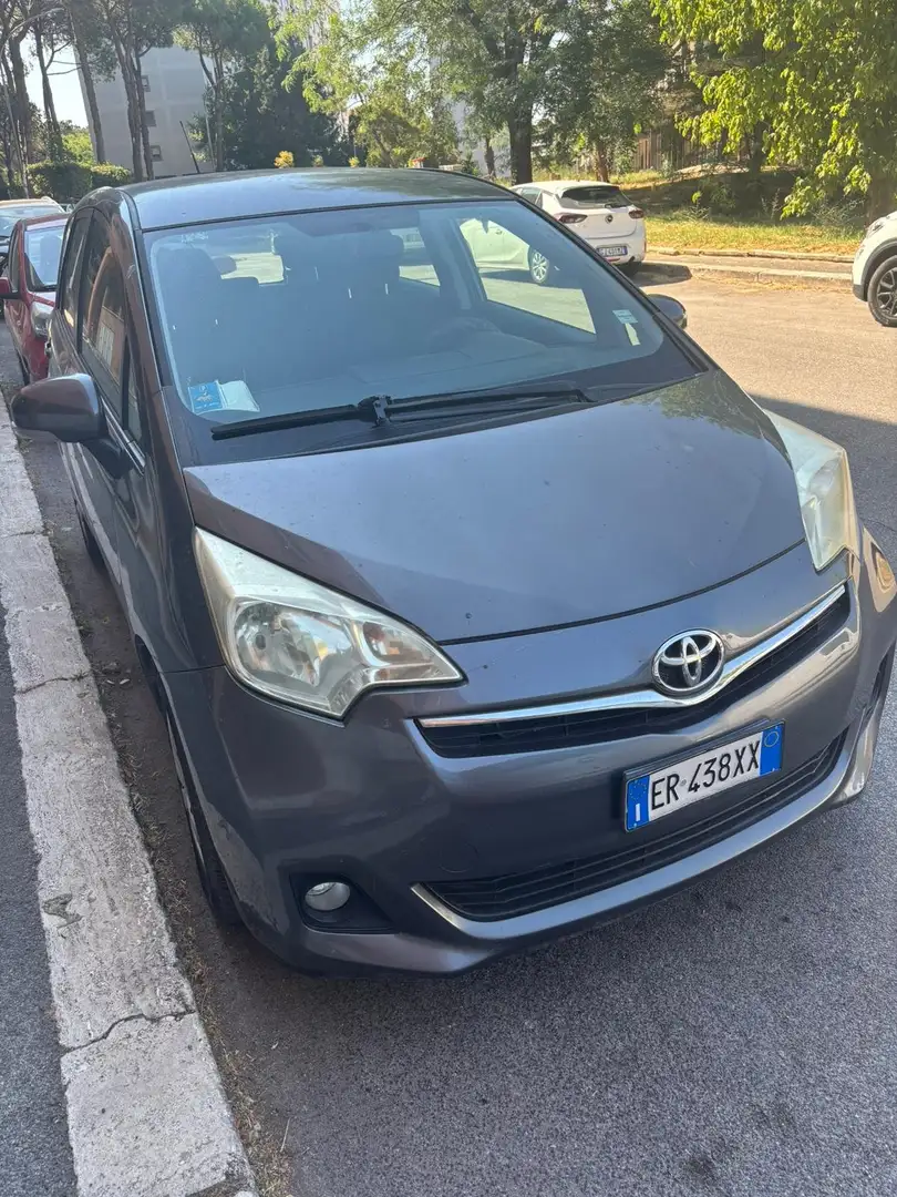 Toyota Verso-S Verso-S 1.3 Active cvt Серый - 1