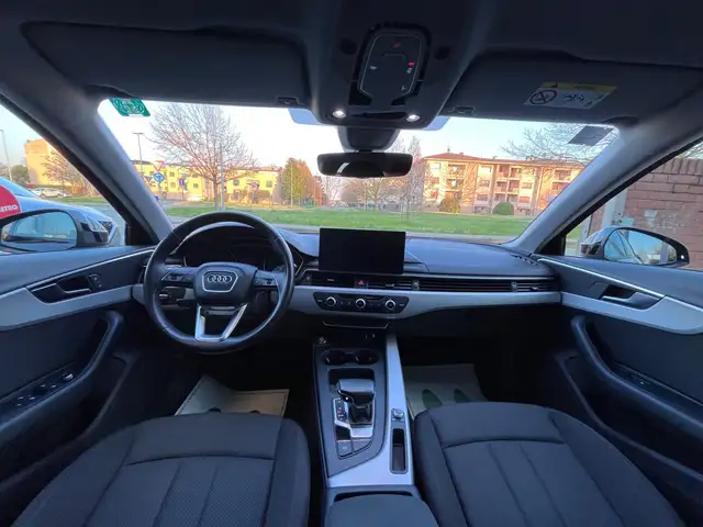 Audi A4 view 11