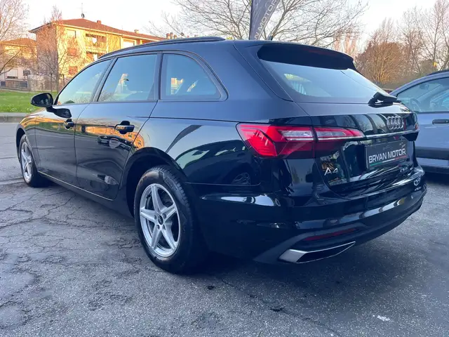 Audi A4 view 3