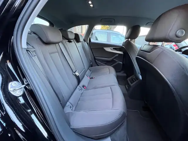 Audi A4 view 10