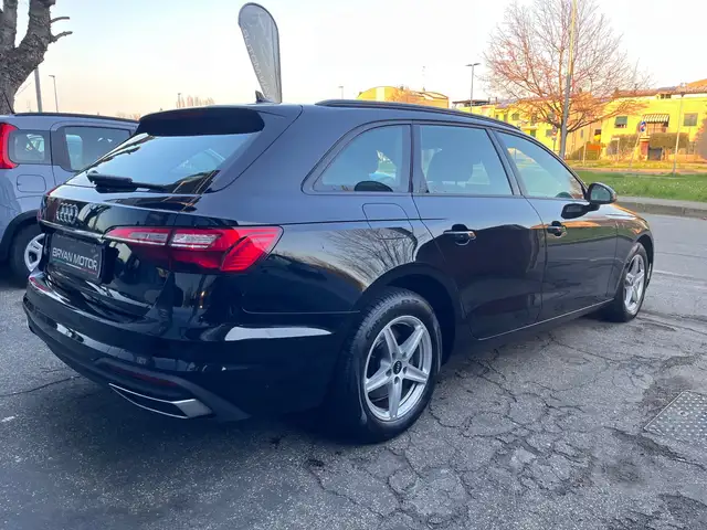 Audi A4 view 5