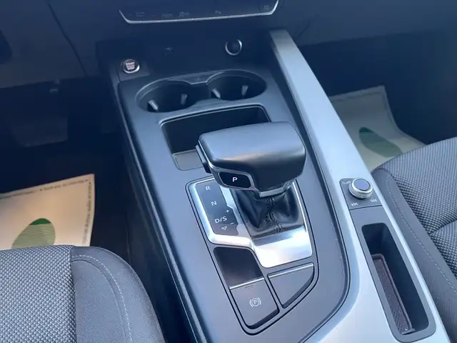 Audi A4 view 14