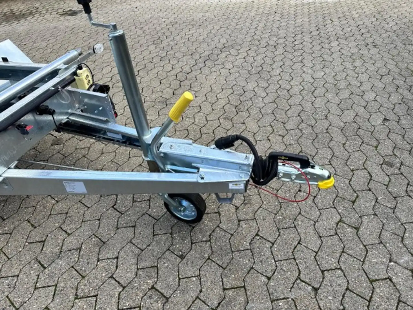 Humbaur 3-Seitenkipper HTK 2700.27 E-Pumpe Alu, 2670 x 150 - 2