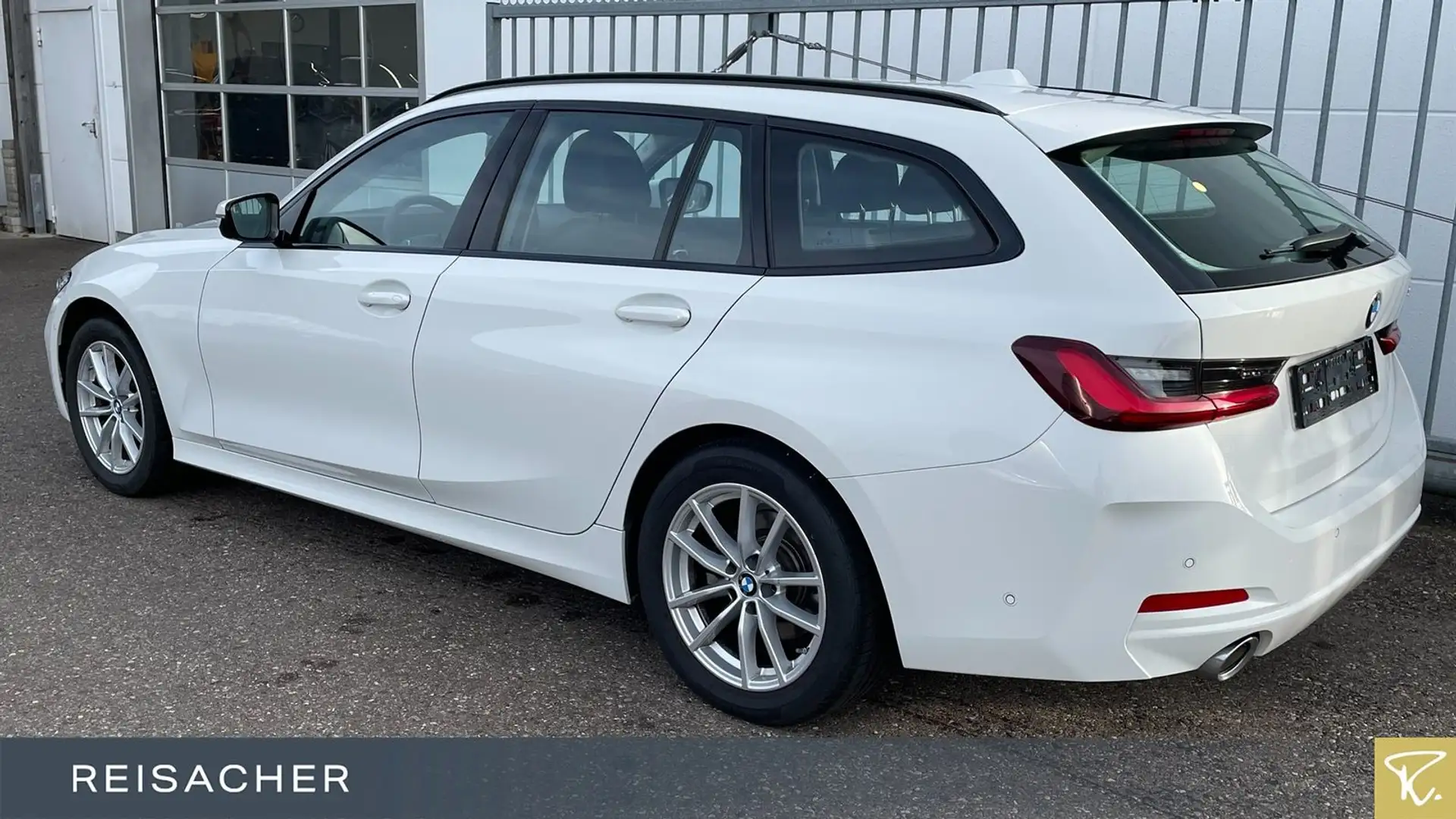 BMW 320 i Touring adLED HUD DrAsPro Park+ elSitz 17" Weiß - 2