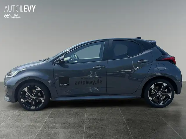 Toyota Yaris view 3