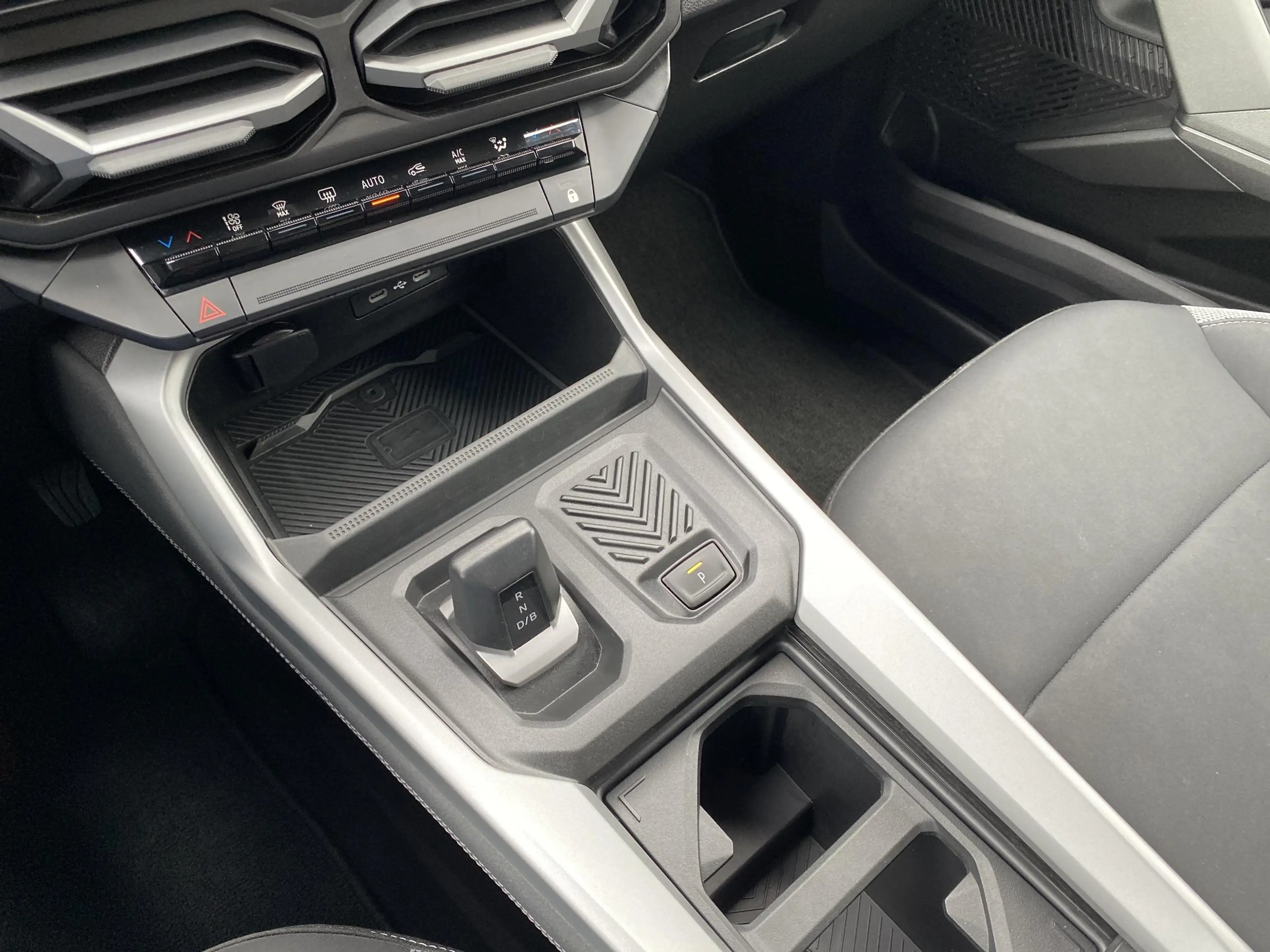Dacia Bigster Journey Hybrid 155 — photo 10
