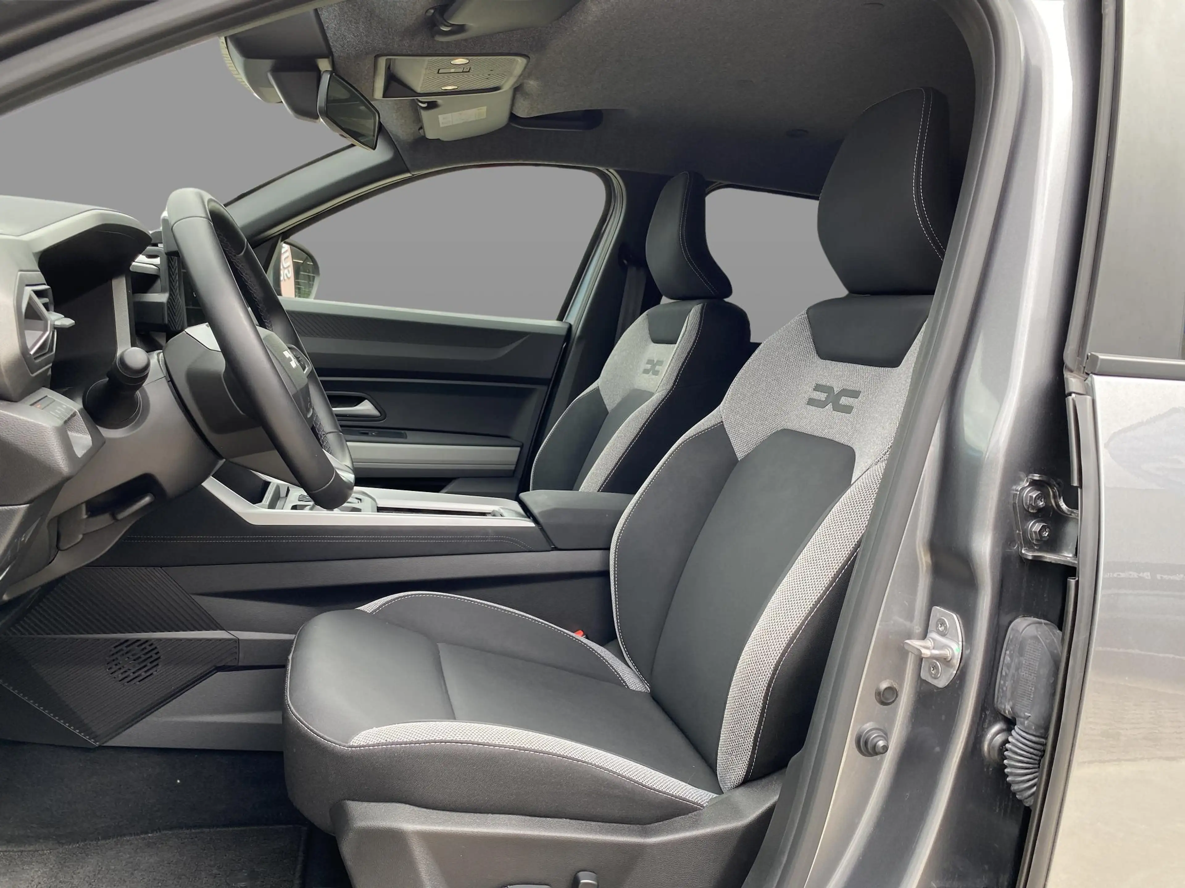 Dacia Bigster Journey Hybrid 155 — photo 13