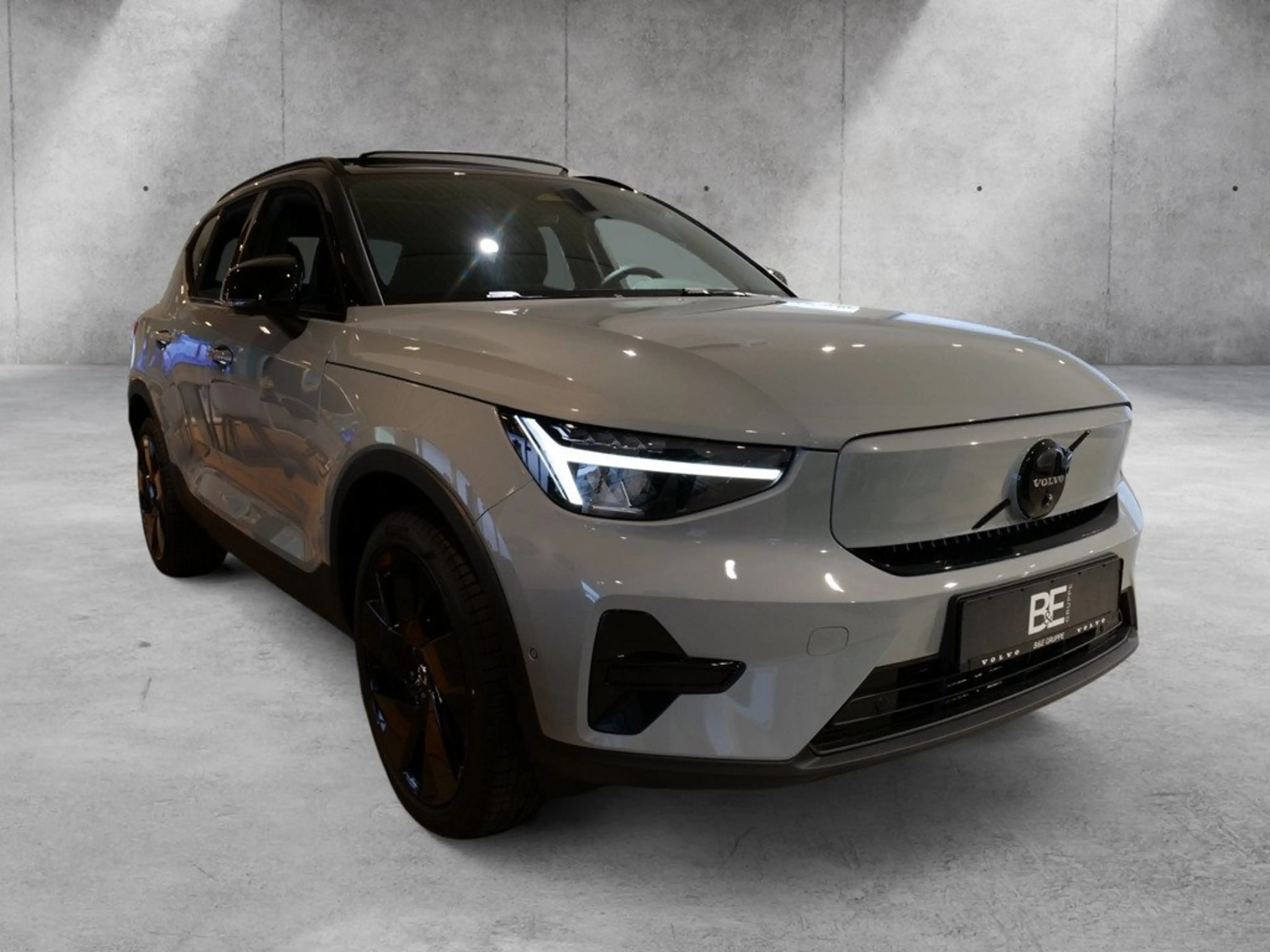 Volvo EX40 Ultra Black Edition 185 kW Single Motor Extended Range RWD — photo 3