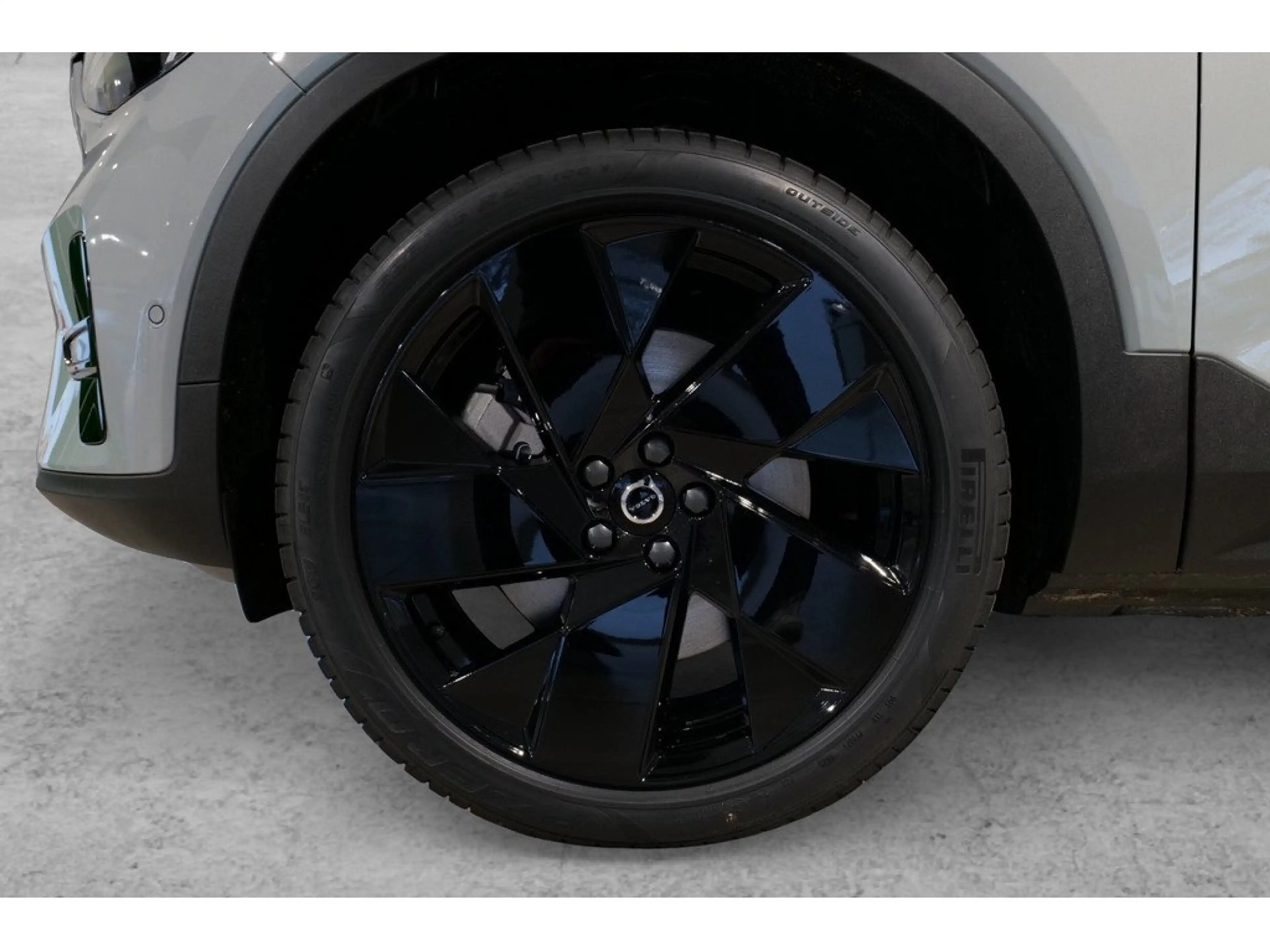 Volvo EX40 Ultra Black Edition 185 kW Single Motor Extended Range RWD — photo 7