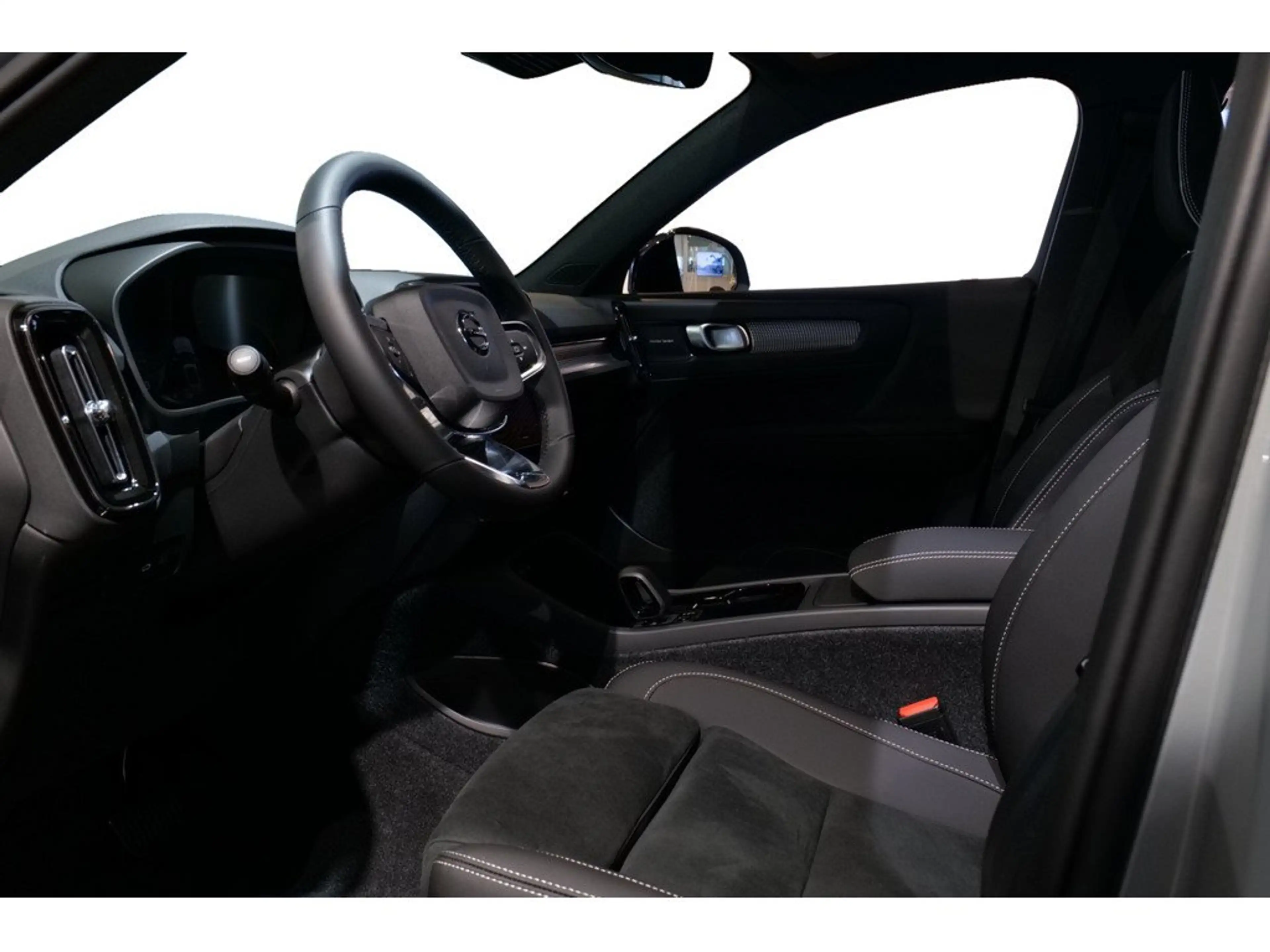 Volvo EX40 Ultra Black Edition 185 kW Single Motor Extended Range RWD — photo 9