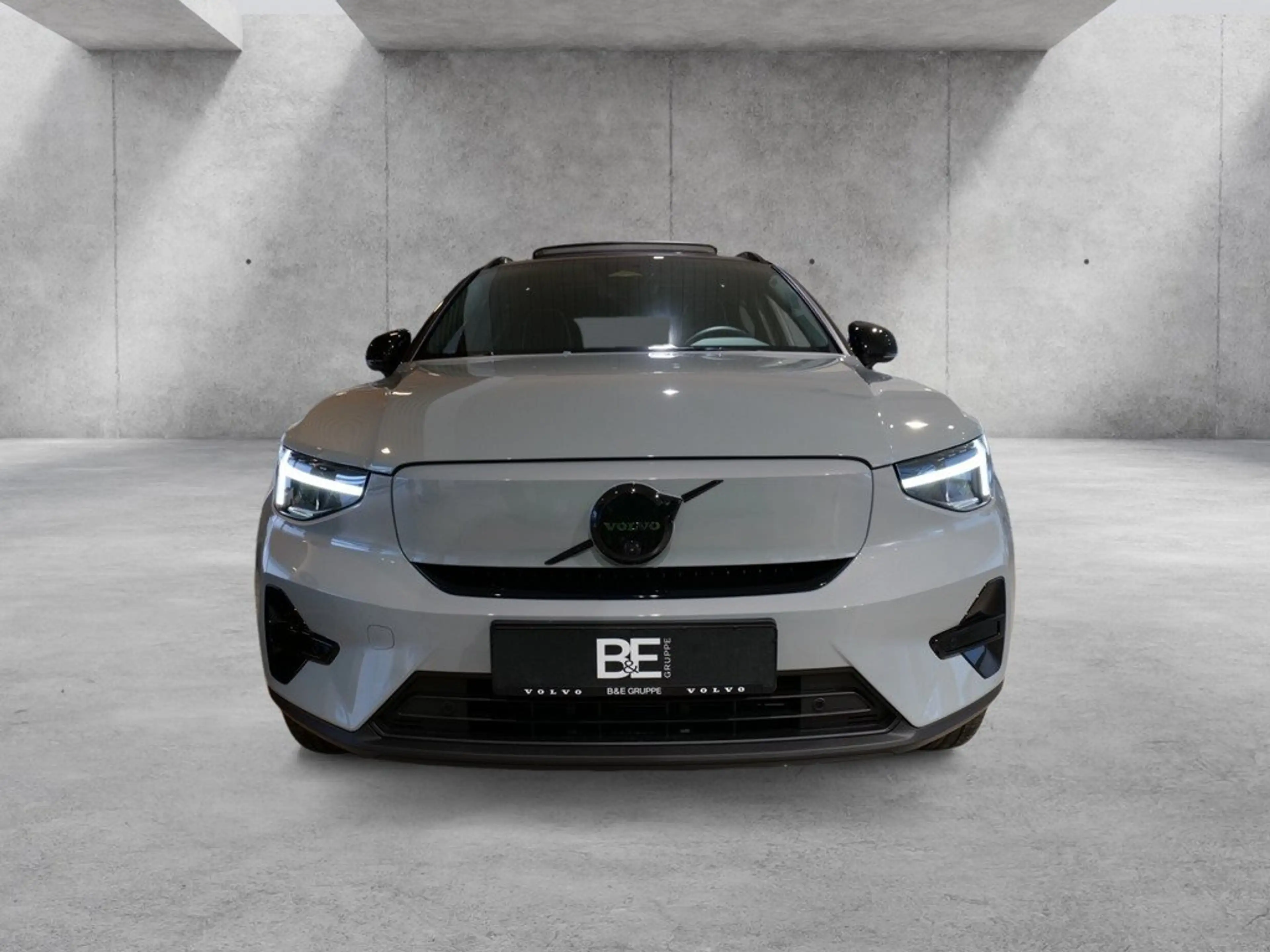 Volvo EX40 Ultra Black Edition 185 kW Single Motor Extended Range RWD — photo 2