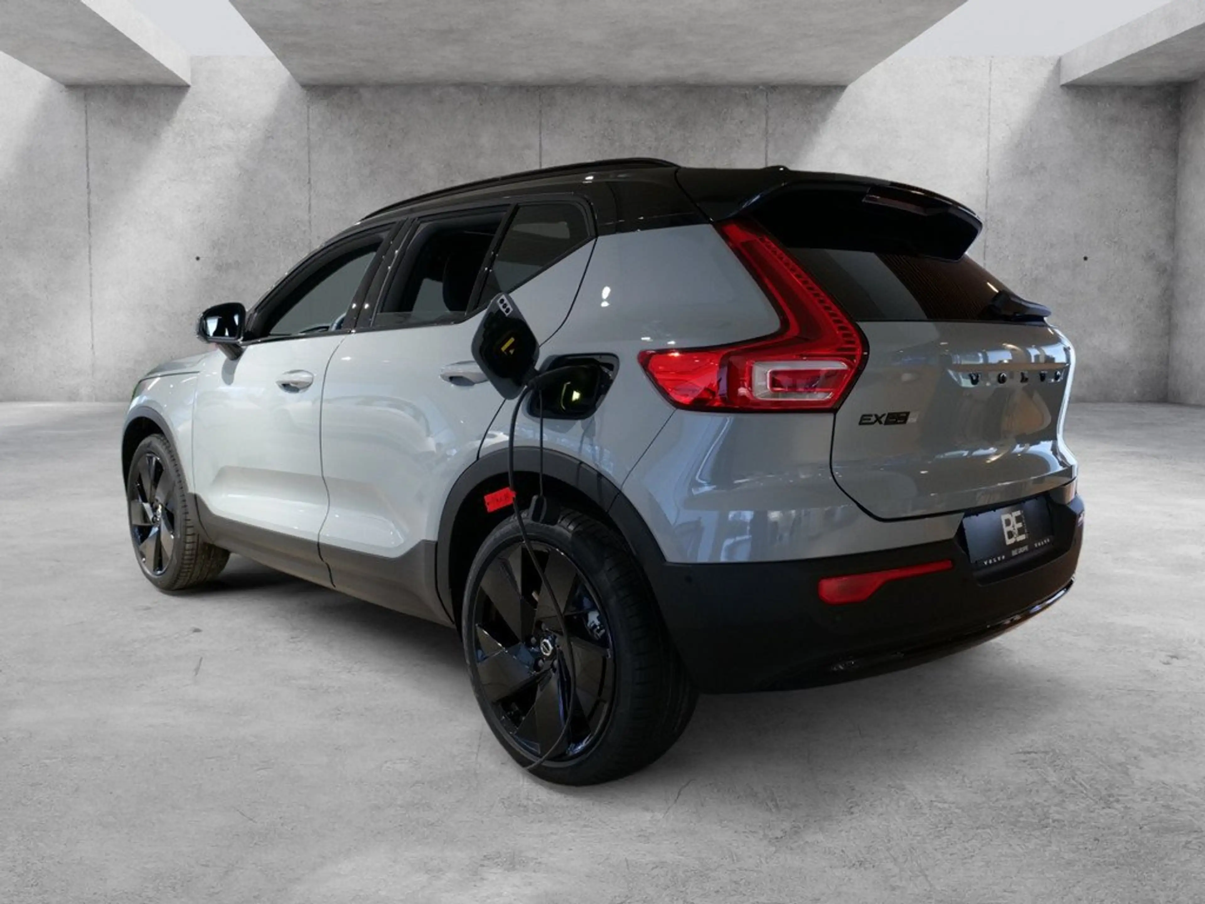 Volvo EX40 Ultra Black Edition 185 kW Single Motor Extended Range RWD — photo 6