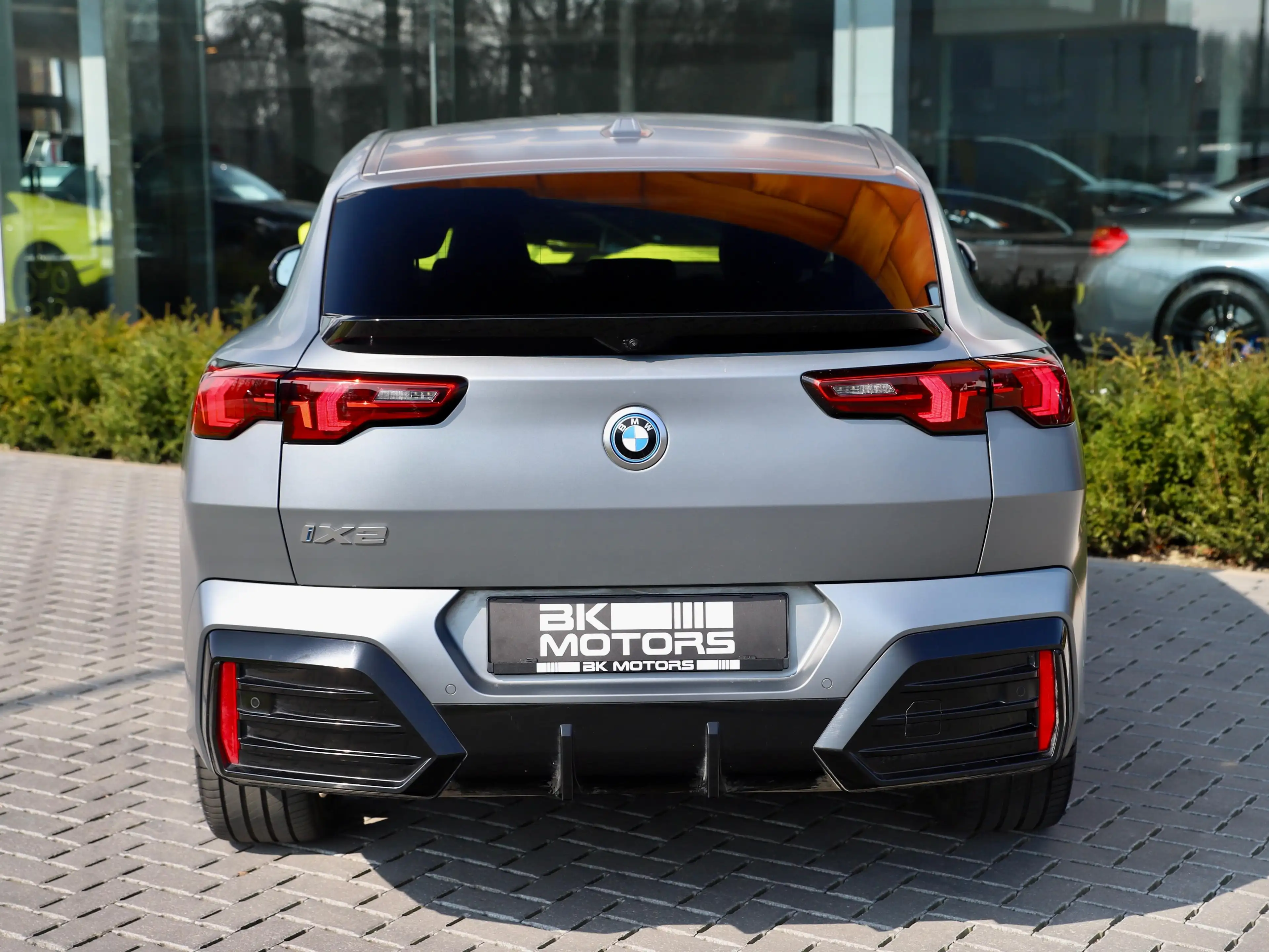 BMW iX2 66.5 kWh xDrive30 I Iconic Glow I Frozen Pure Grey — photo 11