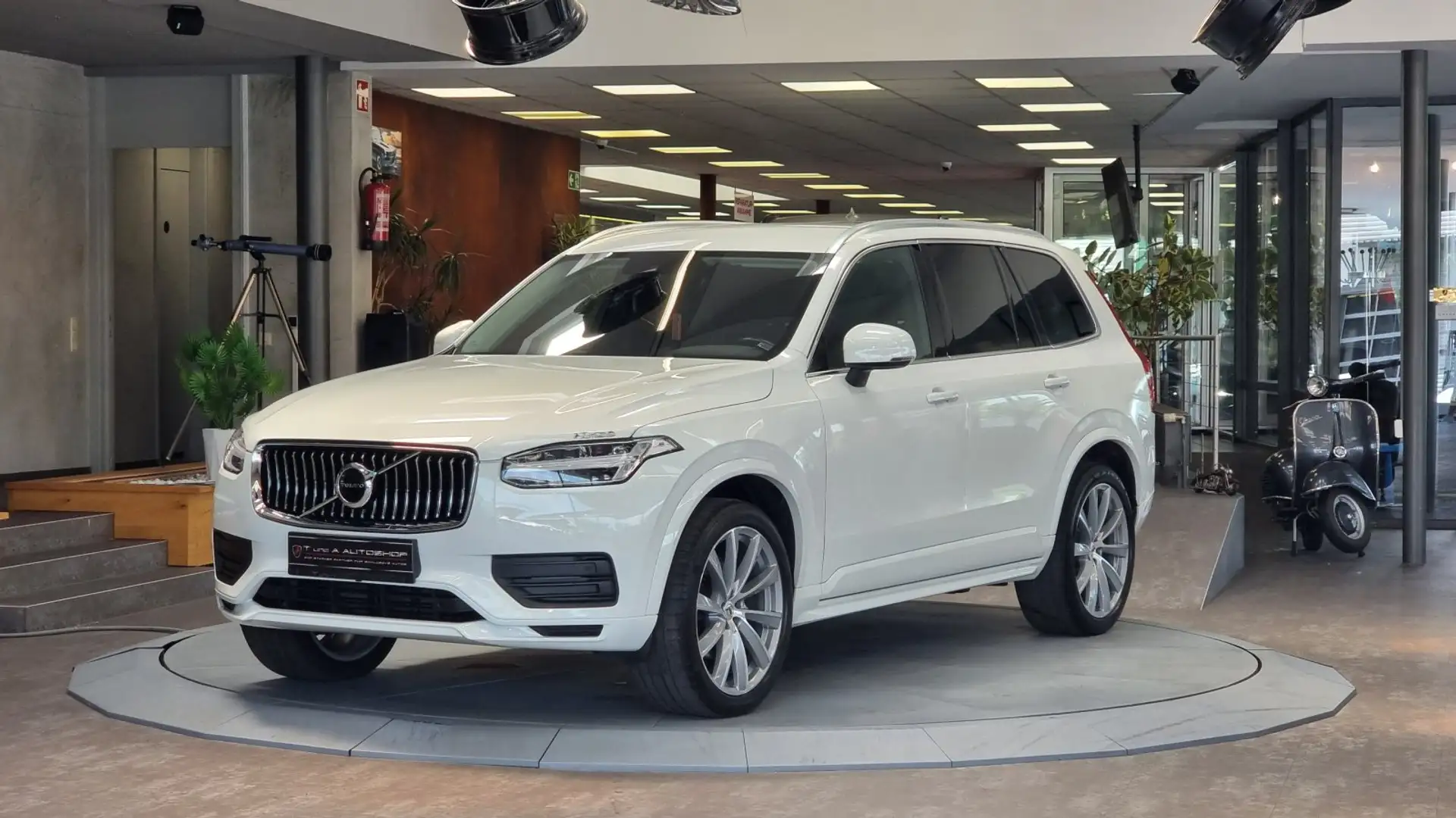 Volvo XC90 AWD 7-Sitzer Momentum Pro Aut. *Harman/Kardon*Navi Weiß - 1