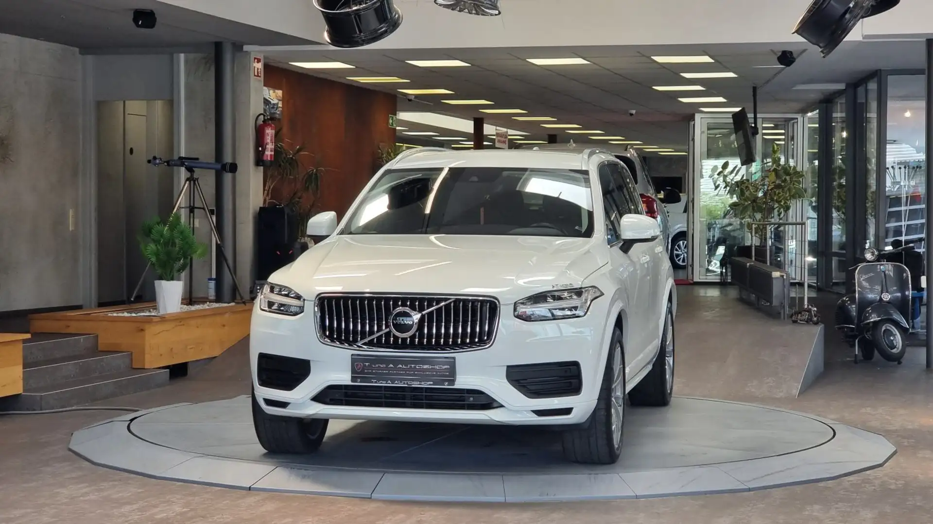 Volvo XC90 AWD 7-Sitzer Momentum Pro Aut. *Harman/Kardon*Navi Weiß - 2
