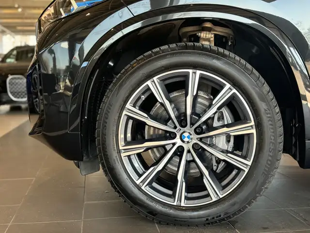 BMW X5 view 4