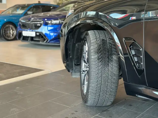 BMW X5 view 3