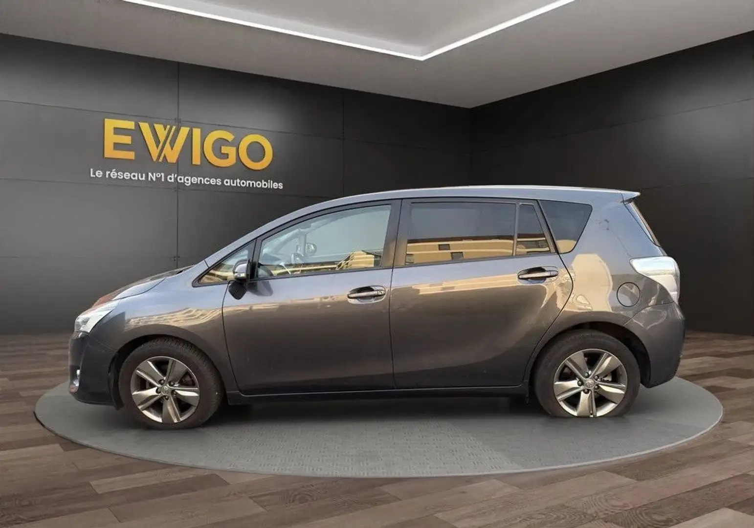 Toyota Verso 1.6 d4d 110 feel skyview 7 places garantie 6 mois premiere main Gris - 2