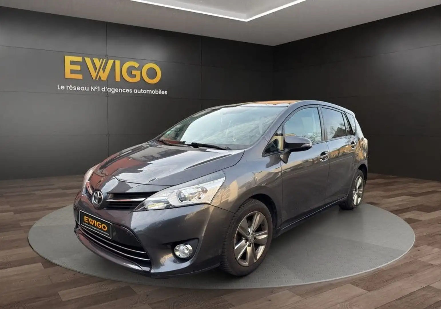 Toyota Verso 1.6 d4d 110 feel skyview 7 places garantie 6 mois premiere main Gris - 1