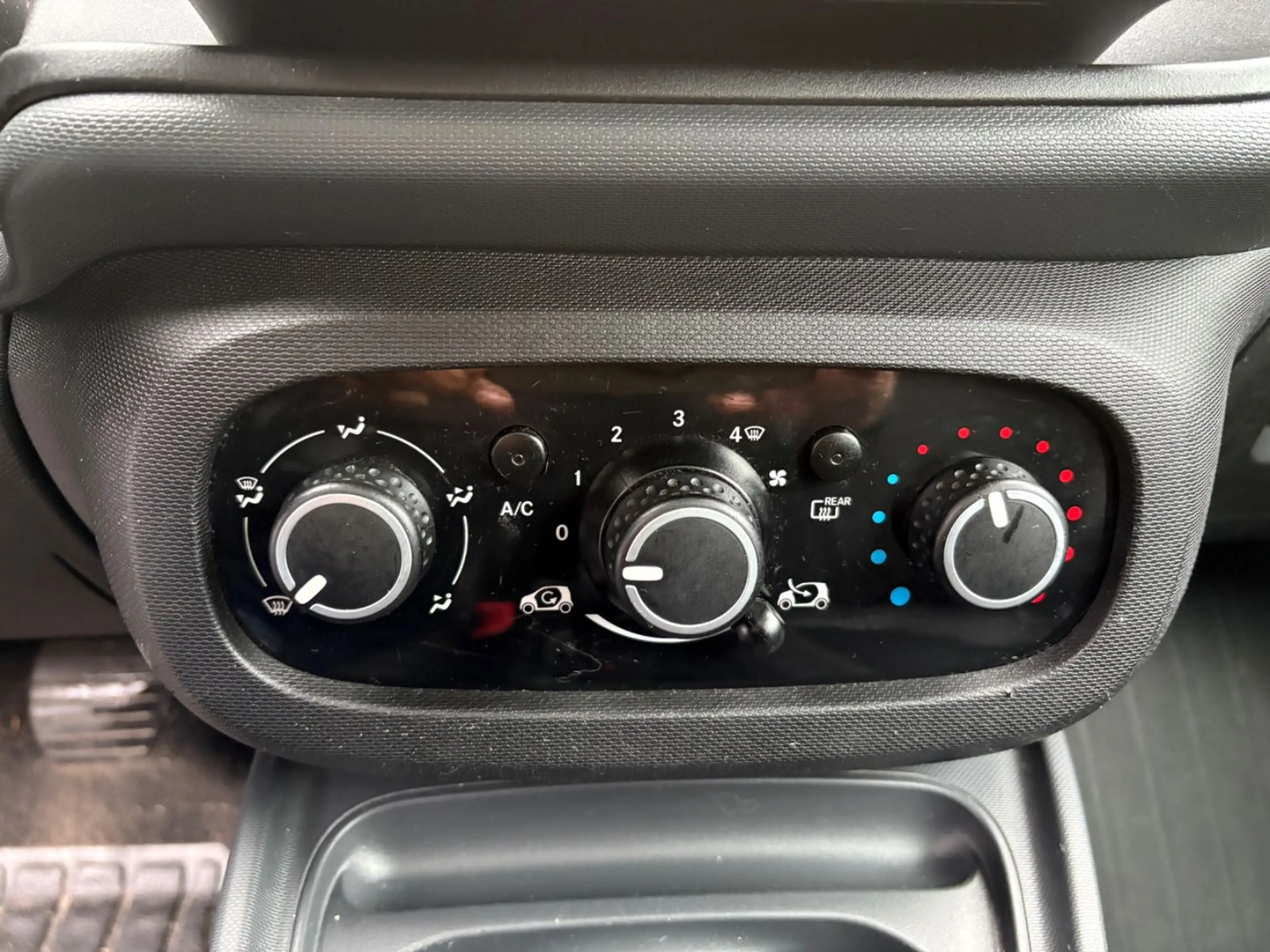smart forTwo fortwo coupe Basis 52 kW TWINAMIC — photo 18