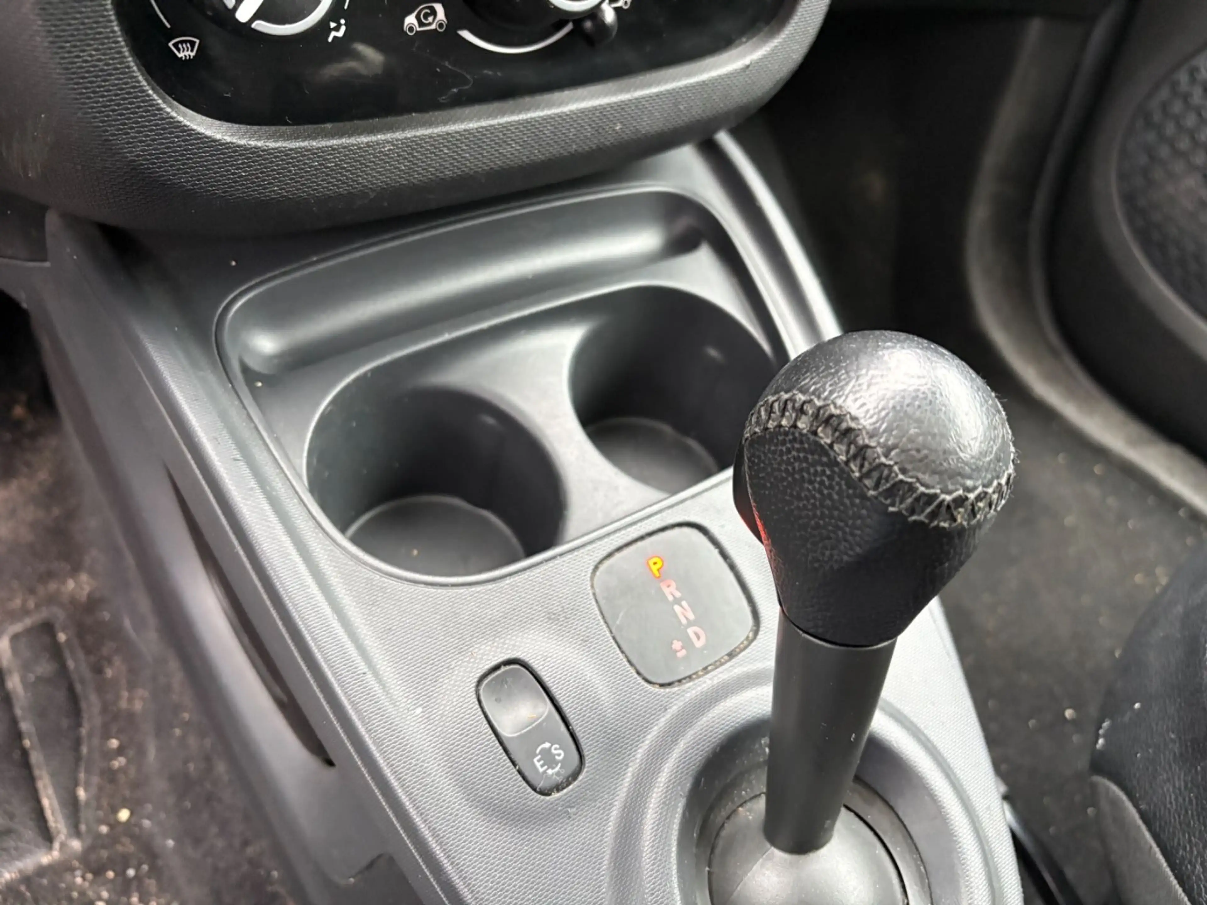 smart forTwo fortwo coupe Basis 52 kW TWINAMIC — photo 17