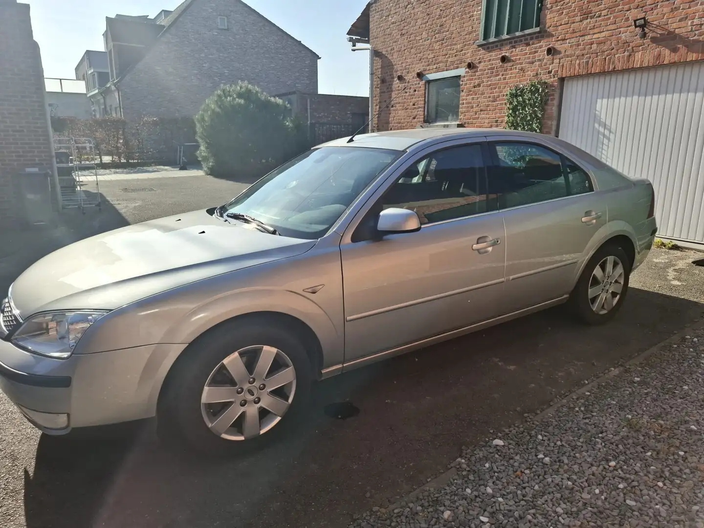 Ford Mondeo 1.8 Ambiente - 1