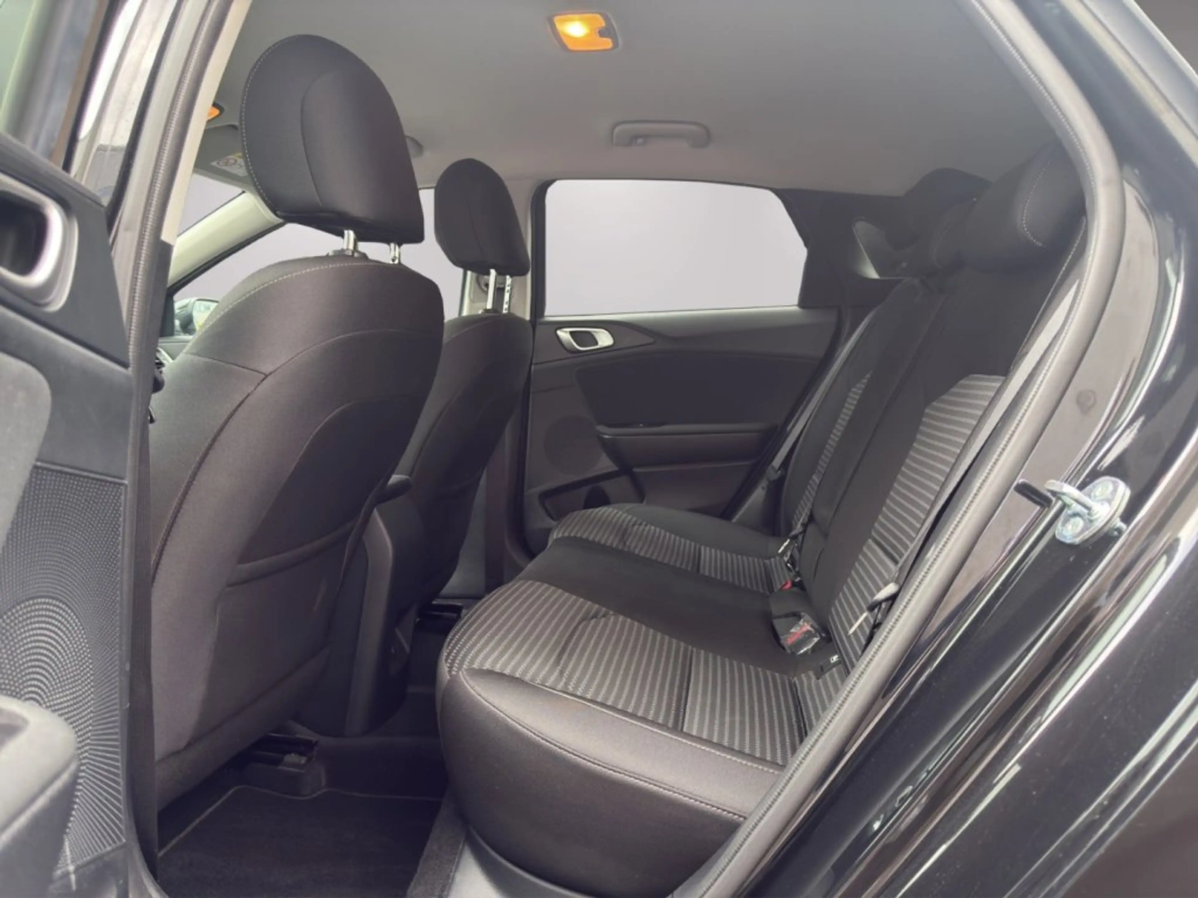 Kia Ceed / cee'd CEED SILBER UVO 1.0 TGDI MT6 100 P2 — photo 16