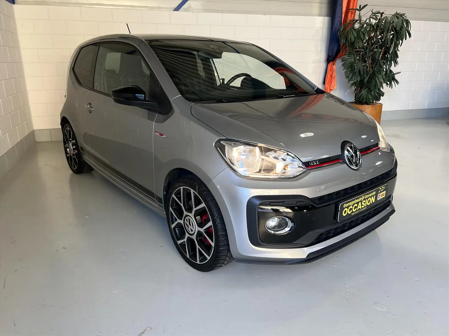 Volkswagen up! GTI 1.0 TSI 115PK 3D, Beats, Climate, Cruise Grijs - 1