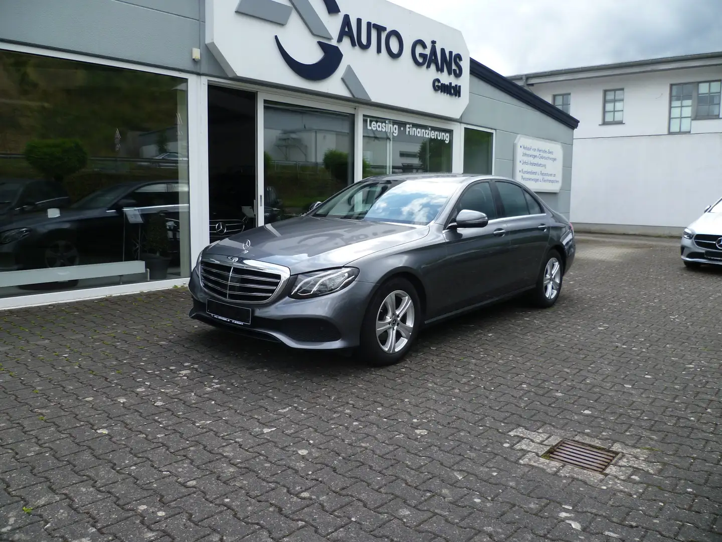 Mercedes-Benz E 200 Fahrassistenzpaket Totwinkel,MapPilot,LEDHigh,PTS, Grau - 1