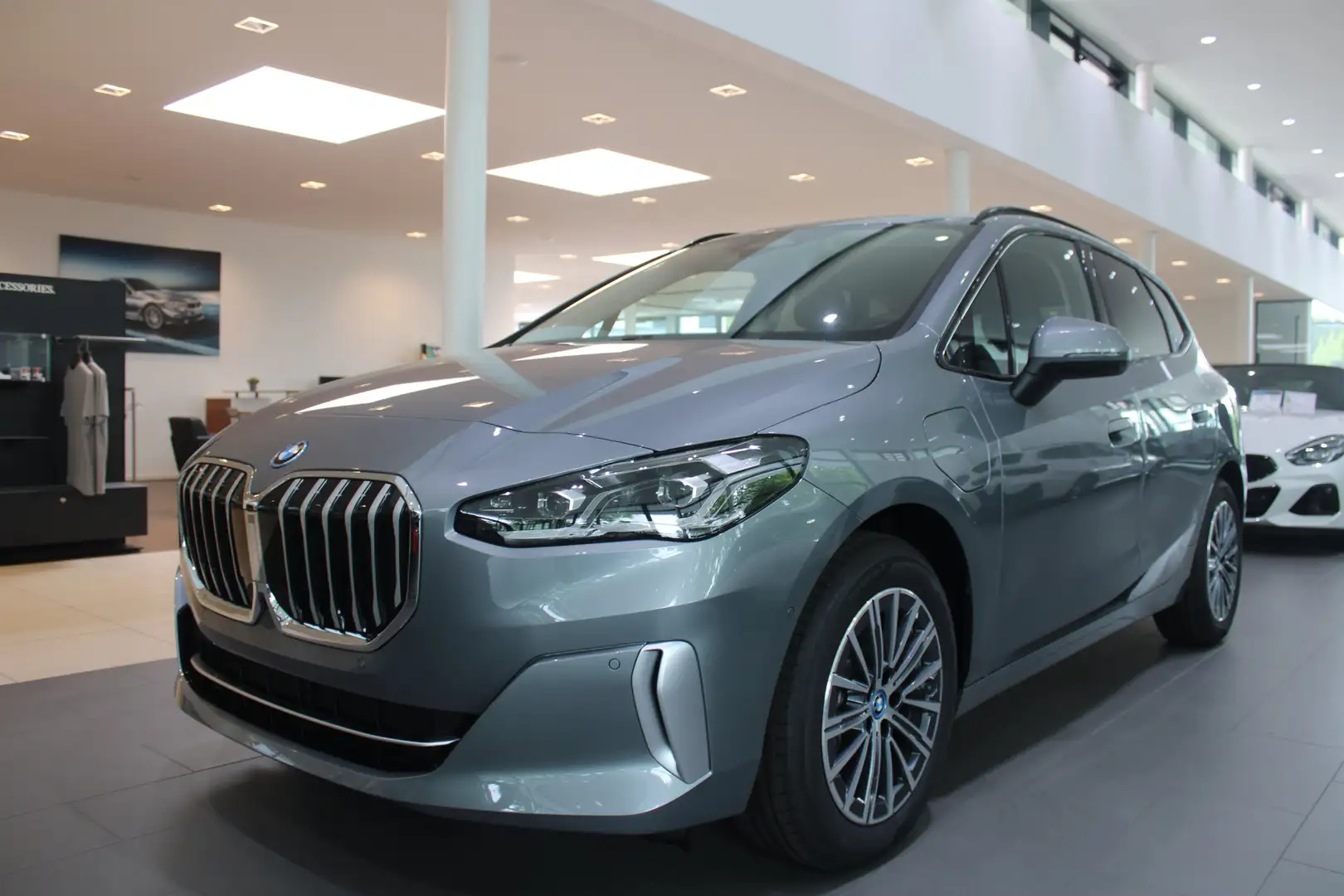 BMW 225 e xDrive LUXURYLINE+17LM+HEADUP+LED+AHK+ACC Line H Argintiu - 2