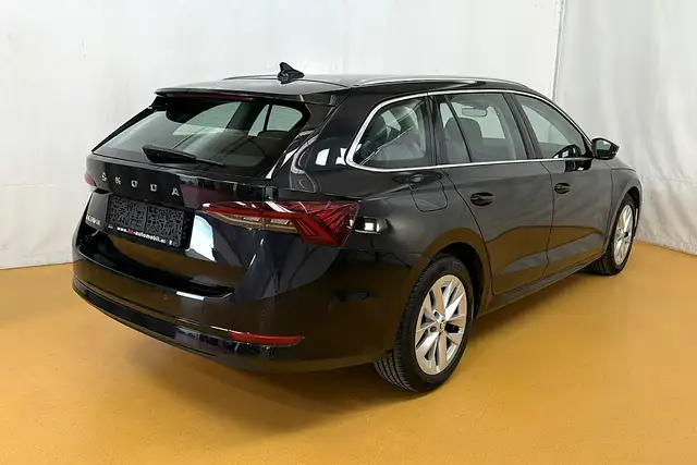 Skoda Octavia view 3
