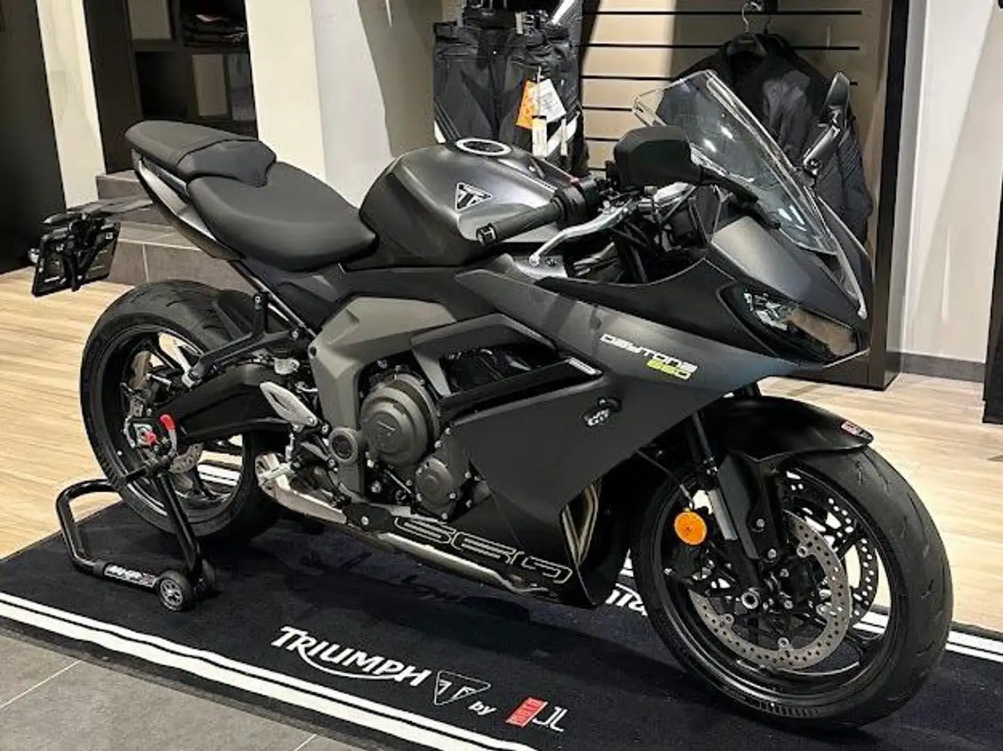 Triumph Daytona 600 Grey - 2