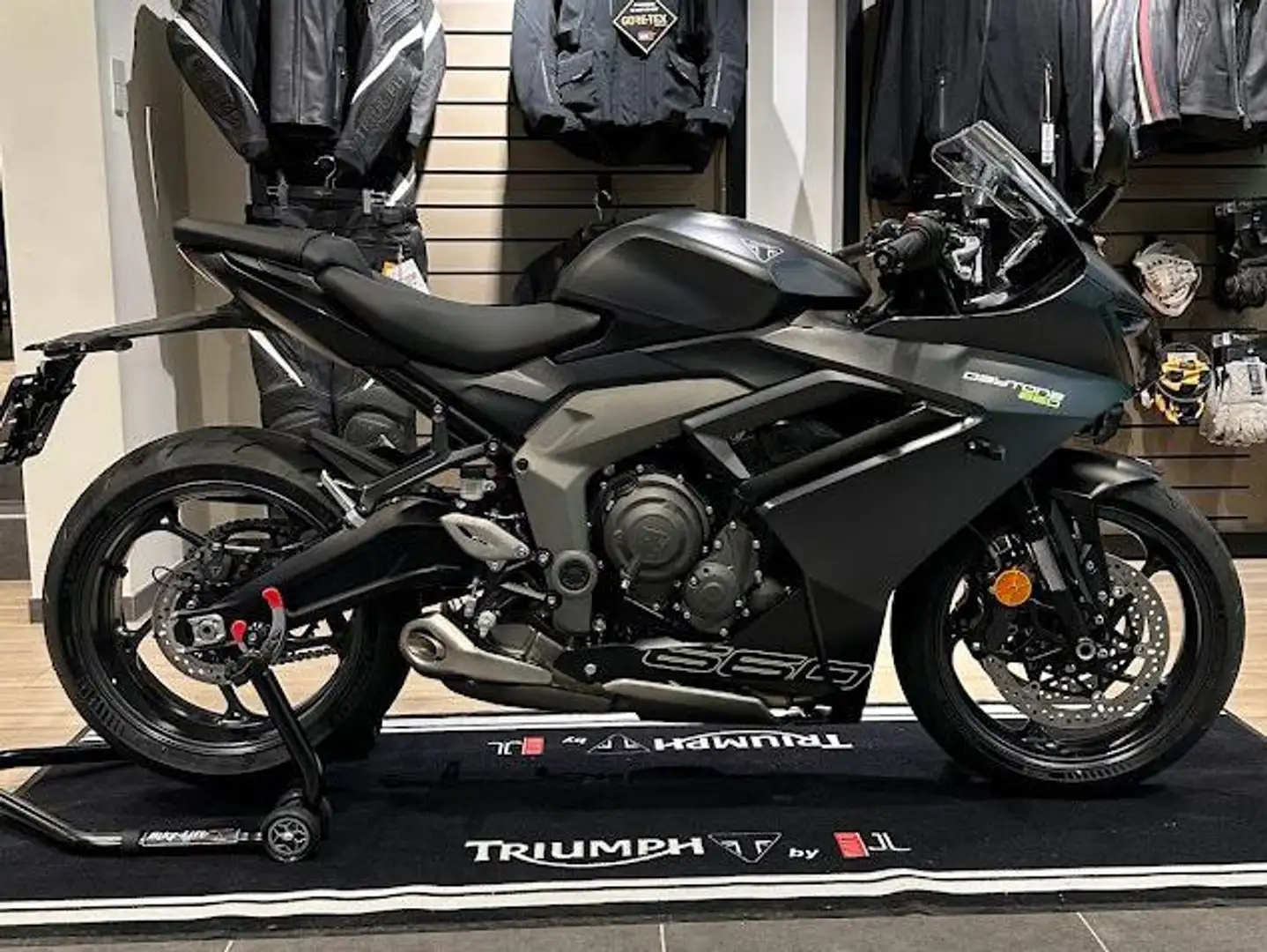 Triumph Daytona 600 Grey - 1