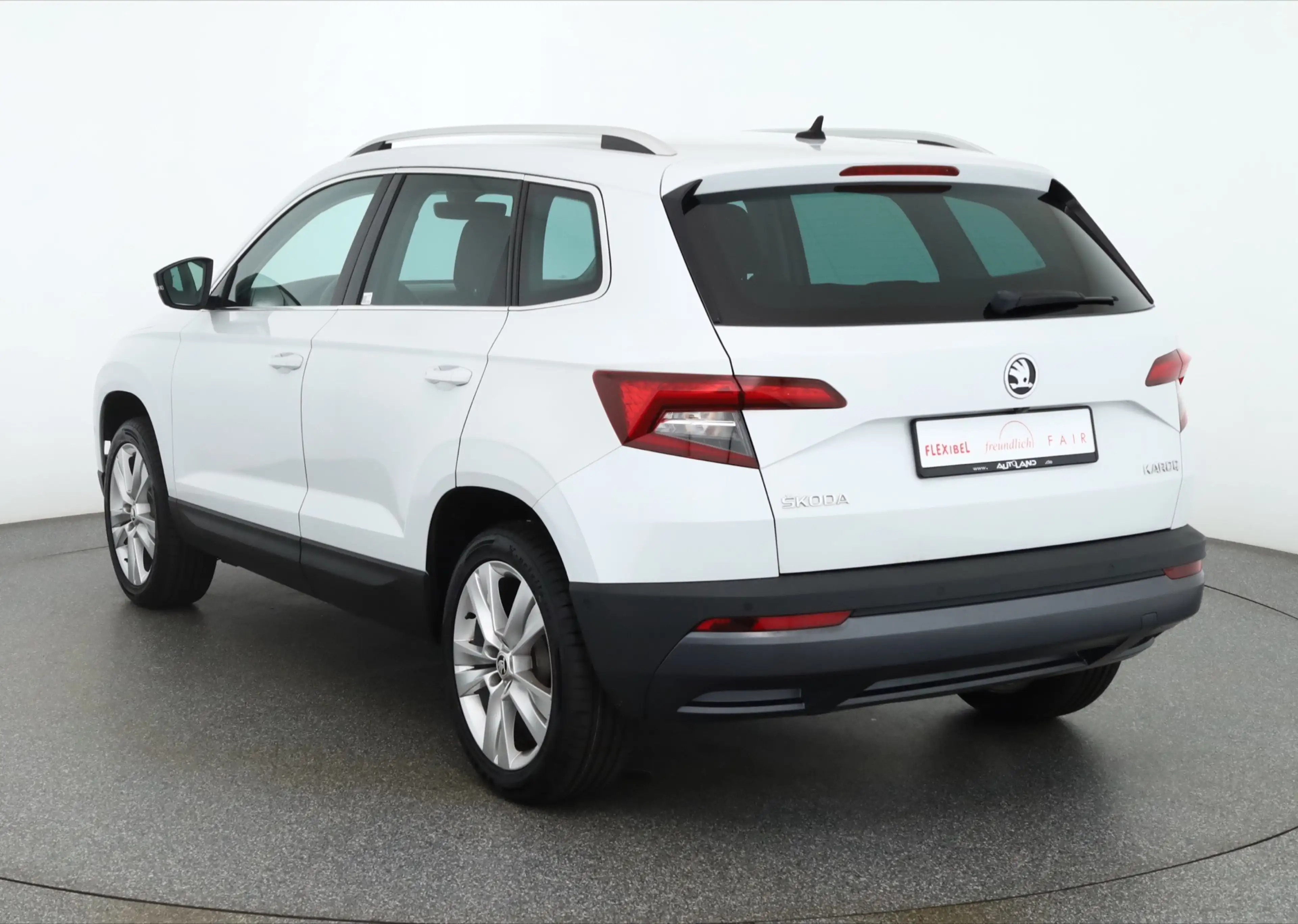 Skoda Karoq 1.5 TSI DSG LED Navi Sitzheizung AHK ACC — photo 3