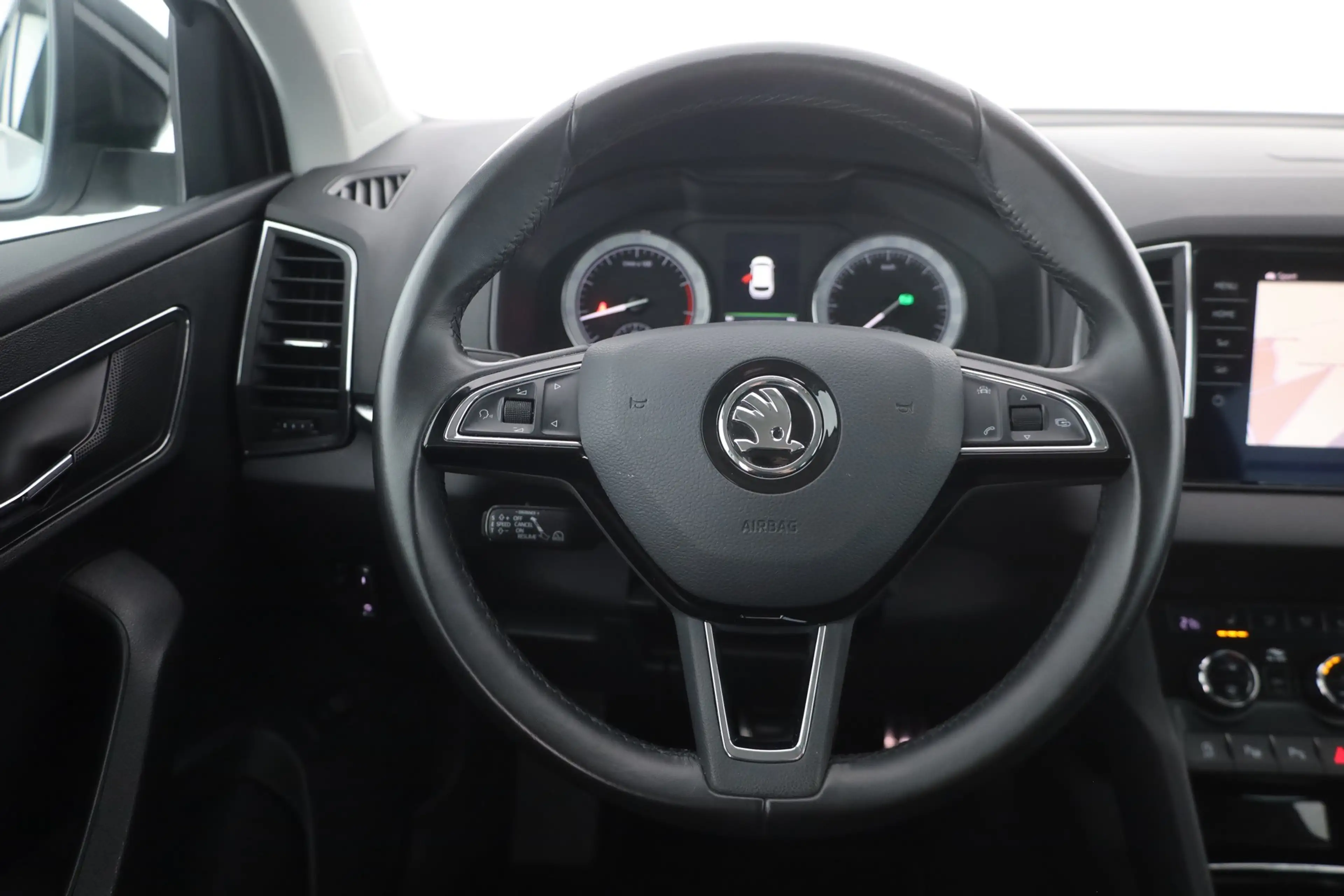Skoda Karoq 1.5 TSI DSG LED Navi Sitzheizung AHK ACC — photo 15
