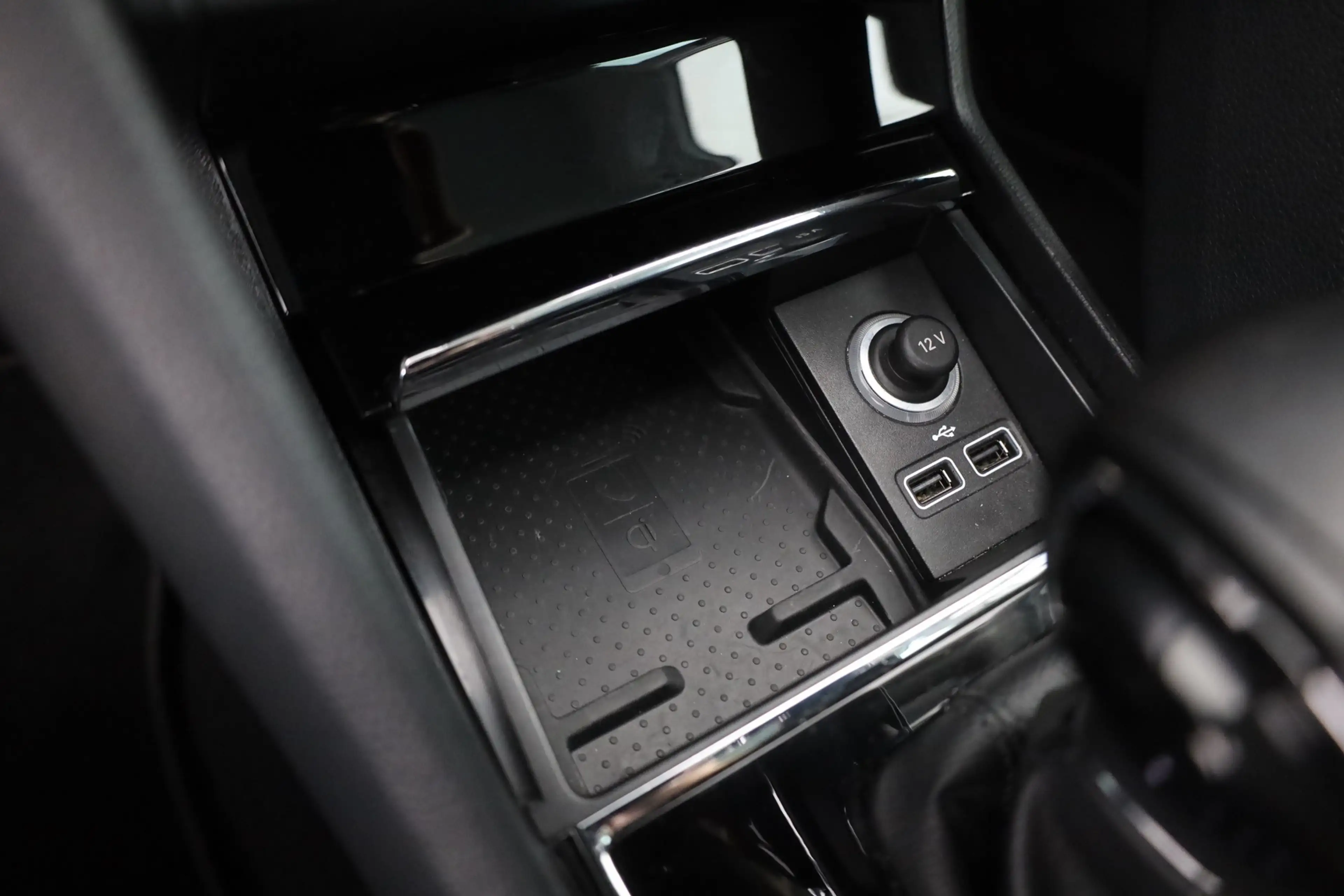 Skoda Karoq 1.5 TSI DSG LED Navi Sitzheizung AHK ACC — photo 13