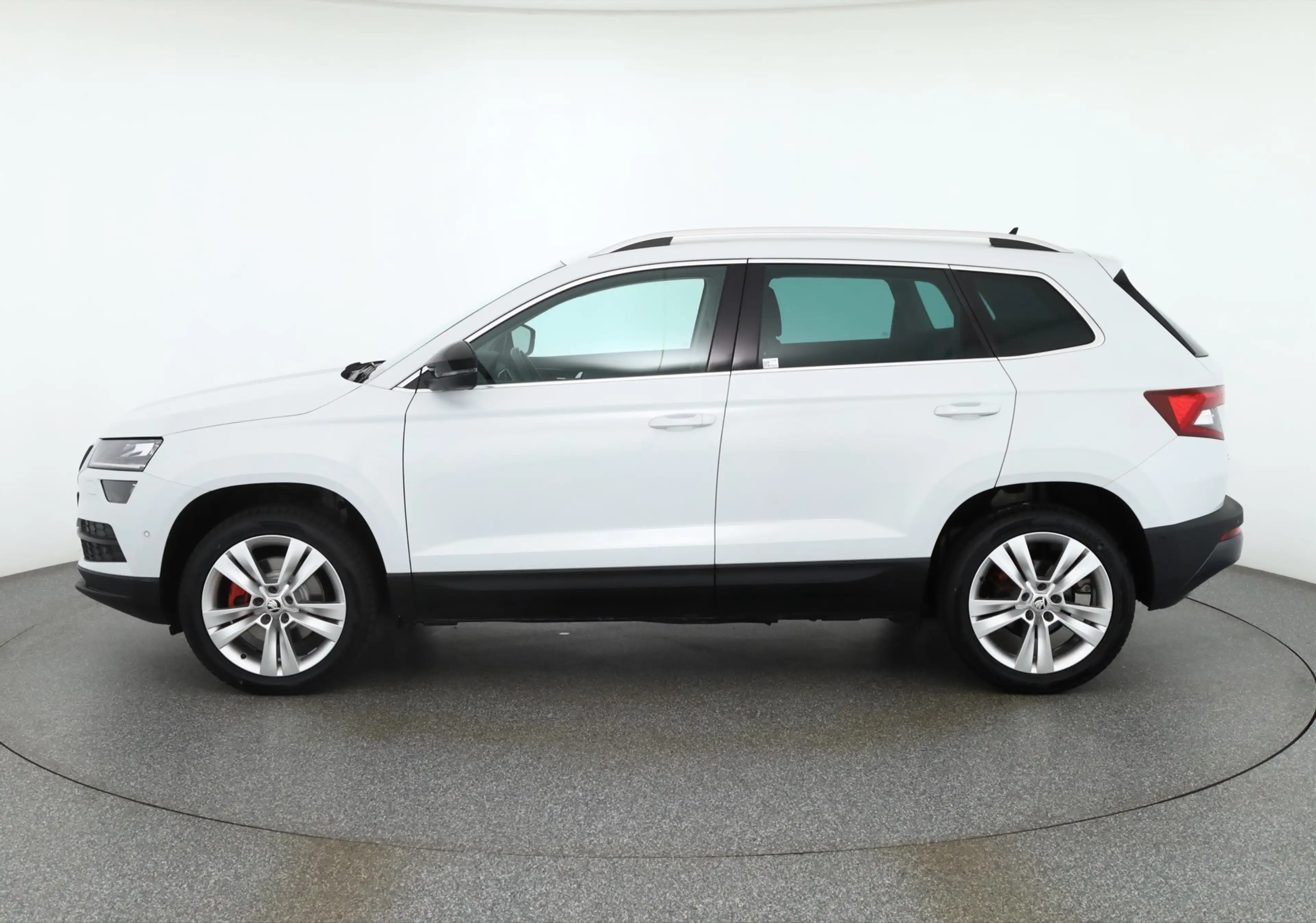 Skoda Karoq 1.5 TSI DSG LED Navi Sitzheizung AHK ACC — photo 2