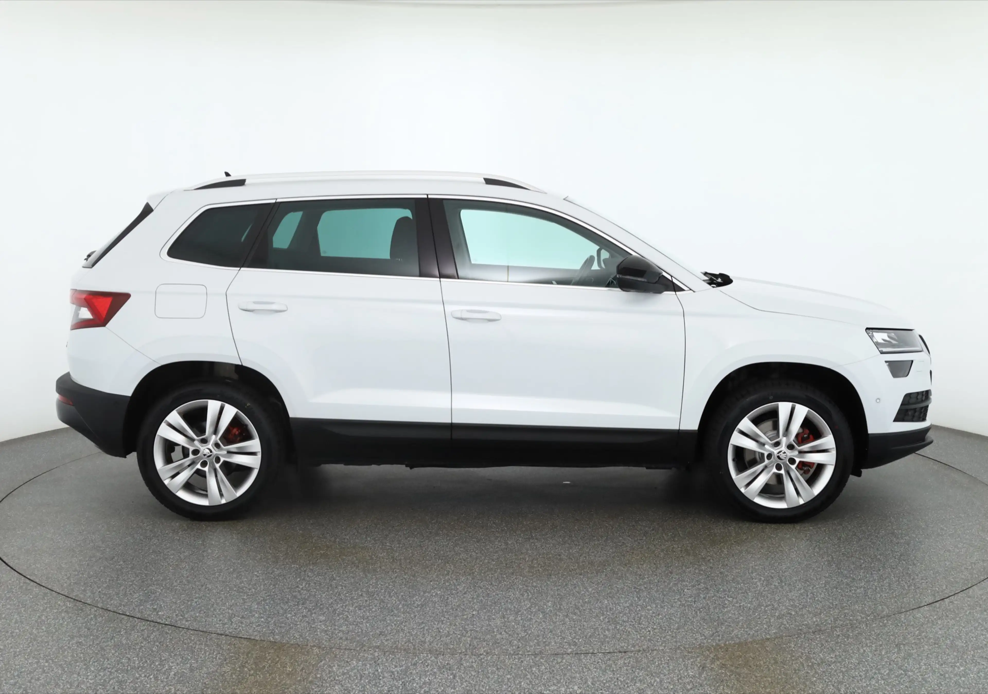 Skoda Karoq 1.5 TSI DSG LED Navi Sitzheizung AHK ACC — photo 6