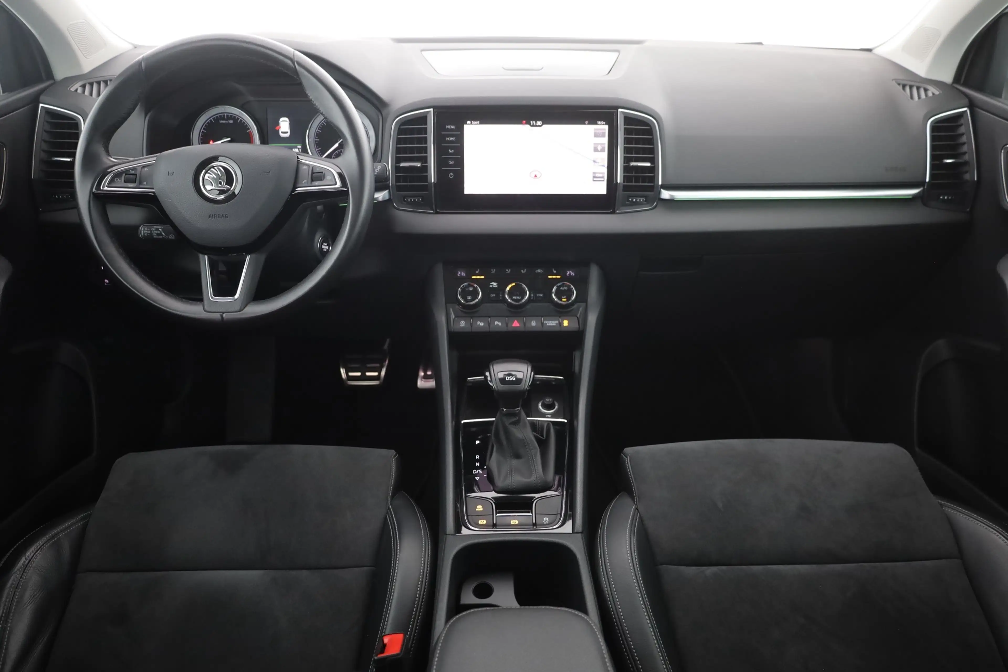 Skoda Karoq 1.5 TSI DSG LED Navi Sitzheizung AHK ACC — photo 9