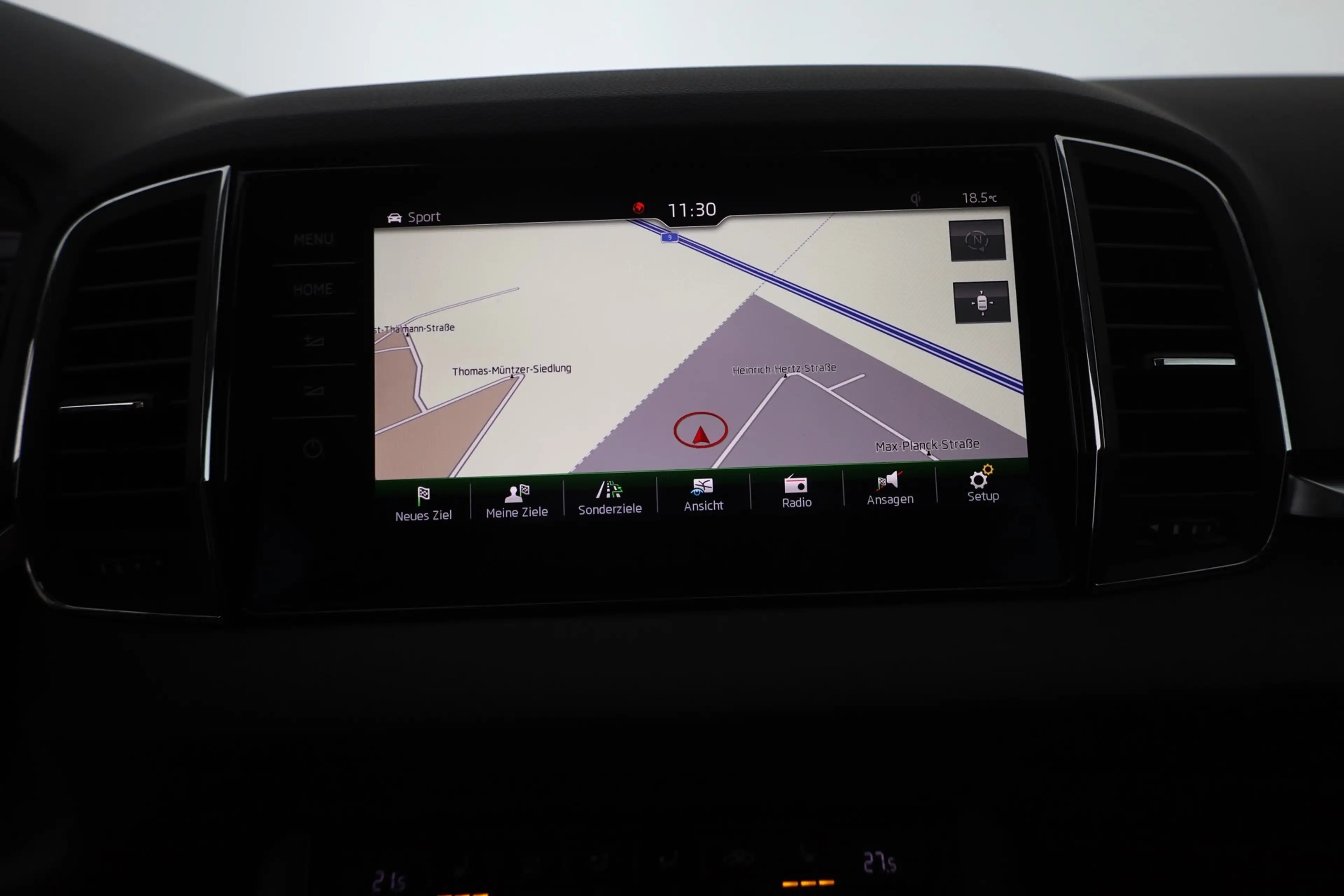 Skoda Karoq 1.5 TSI DSG LED Navi Sitzheizung AHK ACC — photo 11