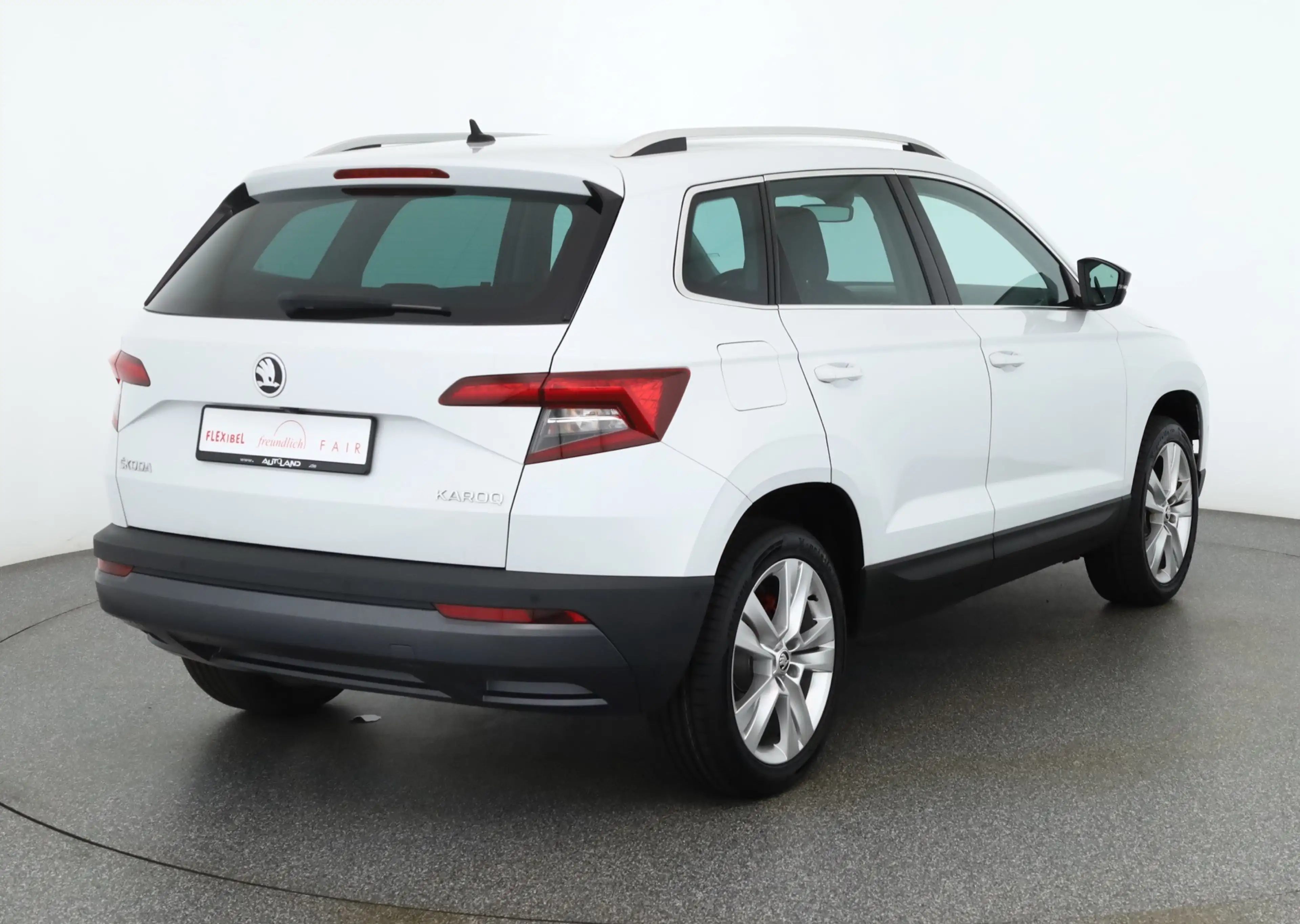 Skoda Karoq 1.5 TSI DSG LED Navi Sitzheizung AHK ACC — photo 5