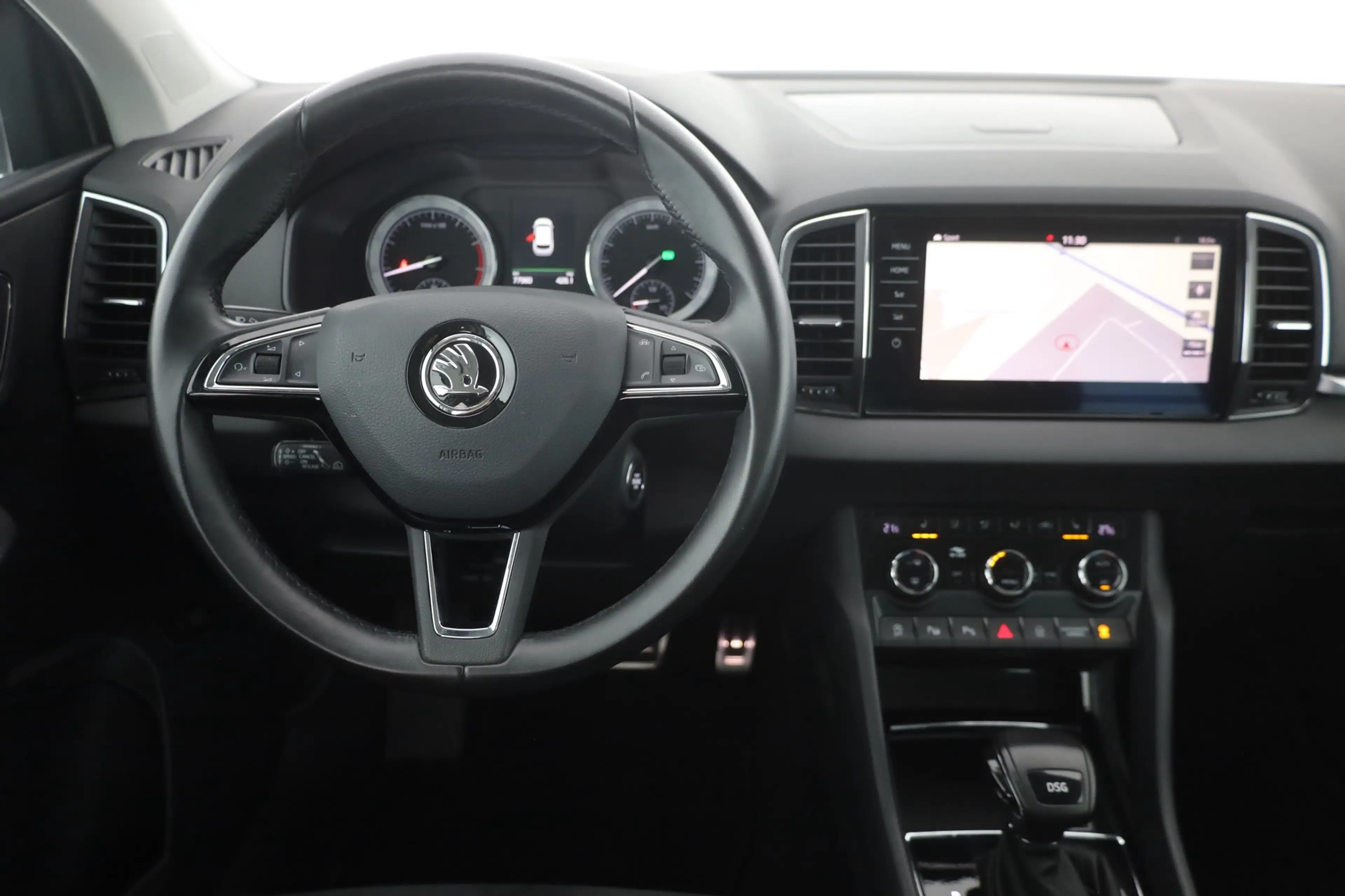 Skoda Karoq 1.5 TSI DSG LED Navi Sitzheizung AHK ACC — photo 10