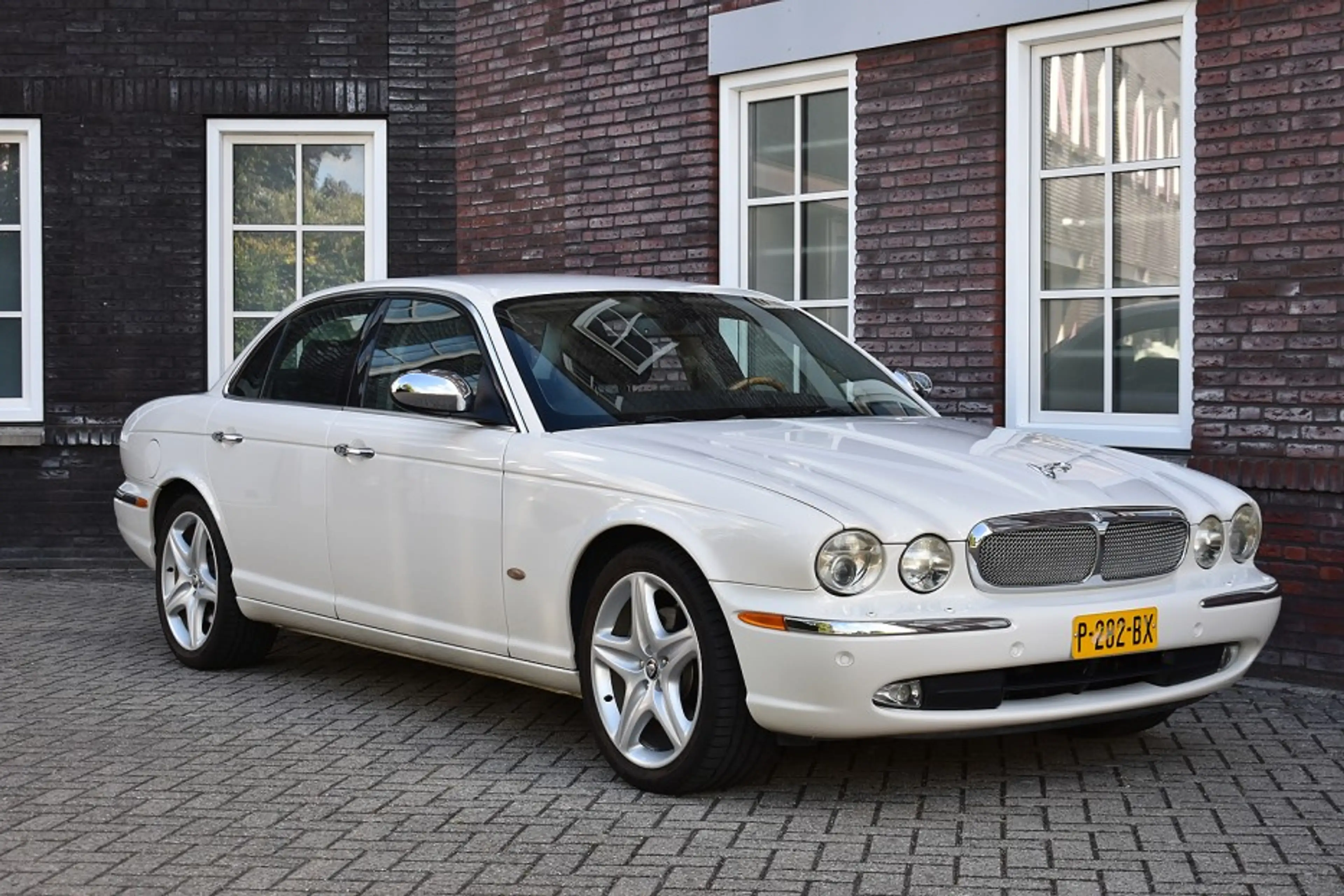 Jaguar XJ 4.2 V8 - Uniek - Nieuwstaat! Wij zijn op afspraak