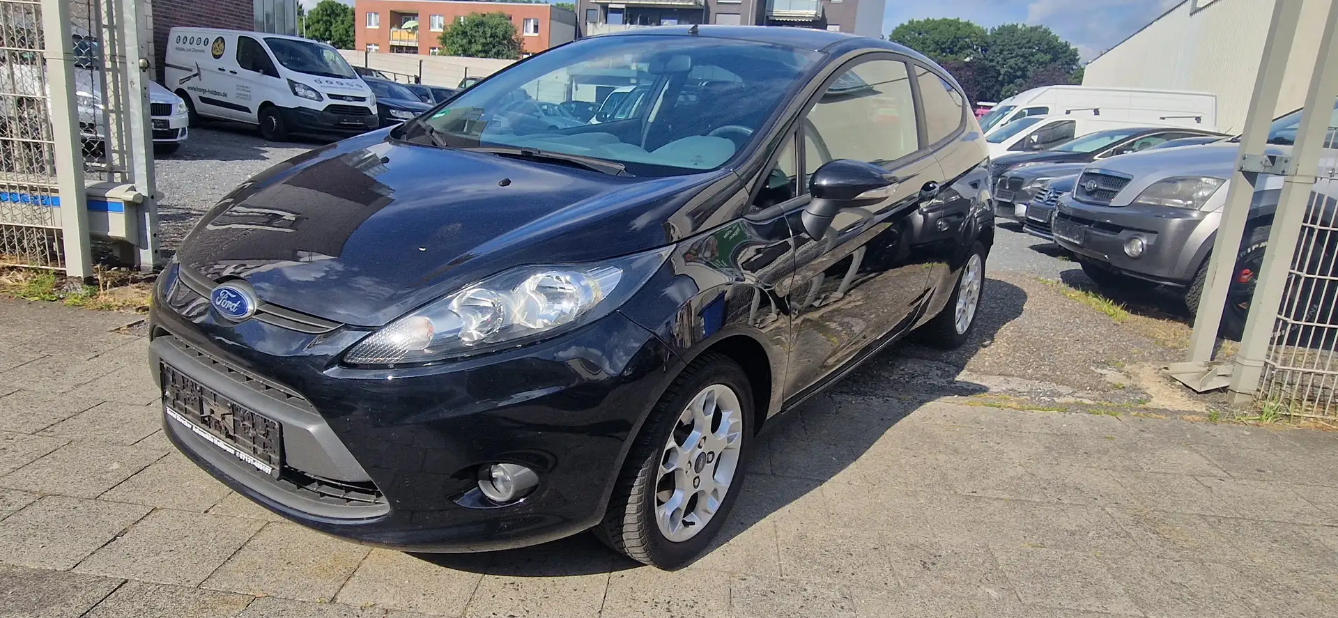 Ford Fiesta 1.25 Trend Noir - 1