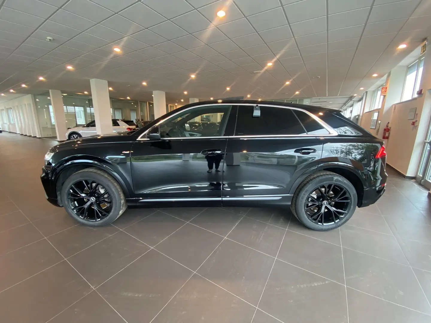 Audi Q8 45 TDI QUATTRO TIPTRONIC Zwart - 2